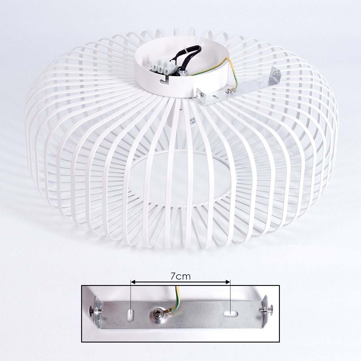 hofstein Deckenleuchte »Pieris« runde Deckenlampe aus Metall in Weiß, ohne Leuchtmittel, Retro-Leuchte mit Lichteffekt durch Gitter-Optik, Ø40cm, E27 – Bild 5 von 5
