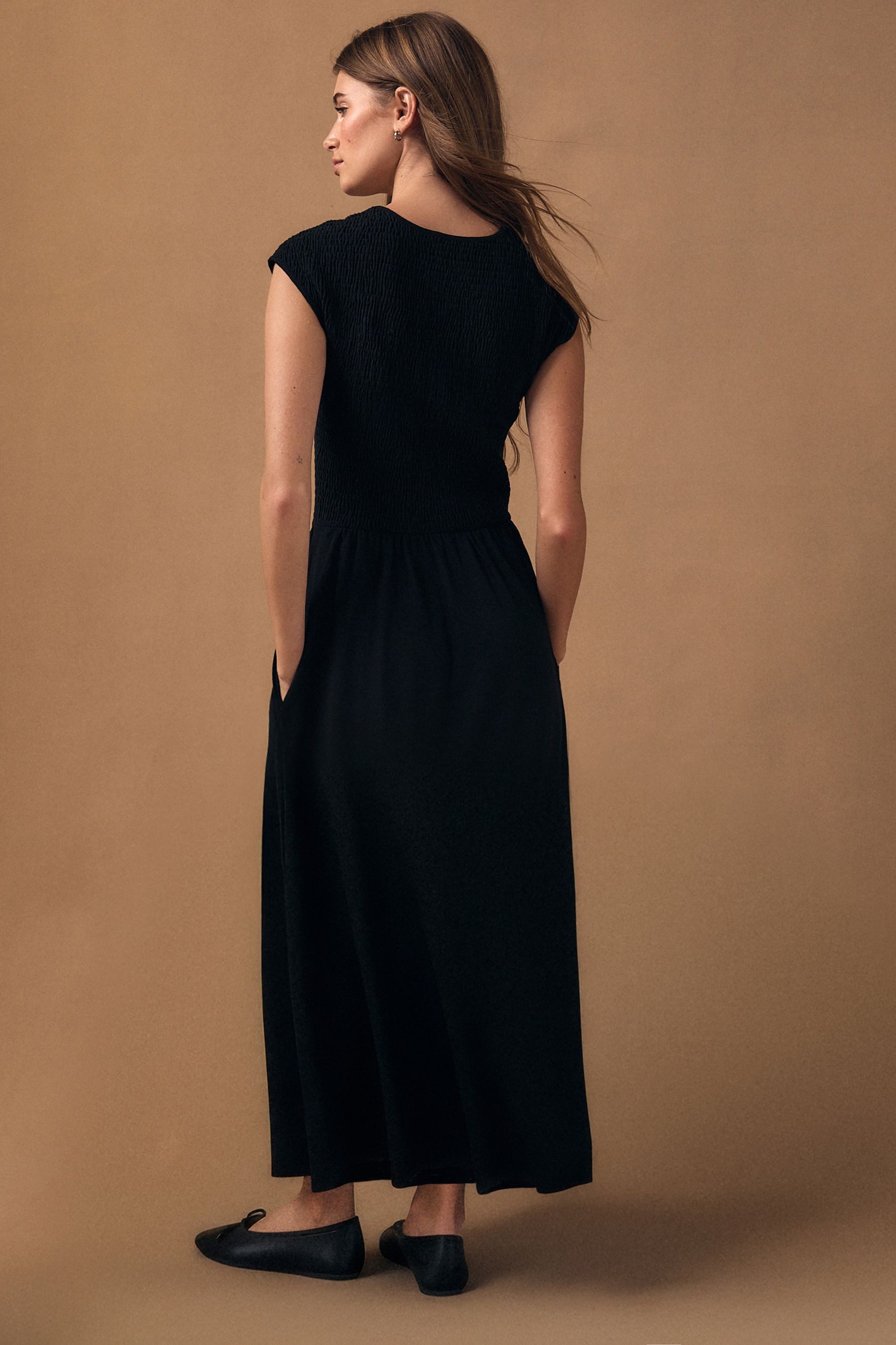 Next Midikleid Jersey-Midikleid mit gesmoktem Rumpf (1-tlg) günstig online kaufen