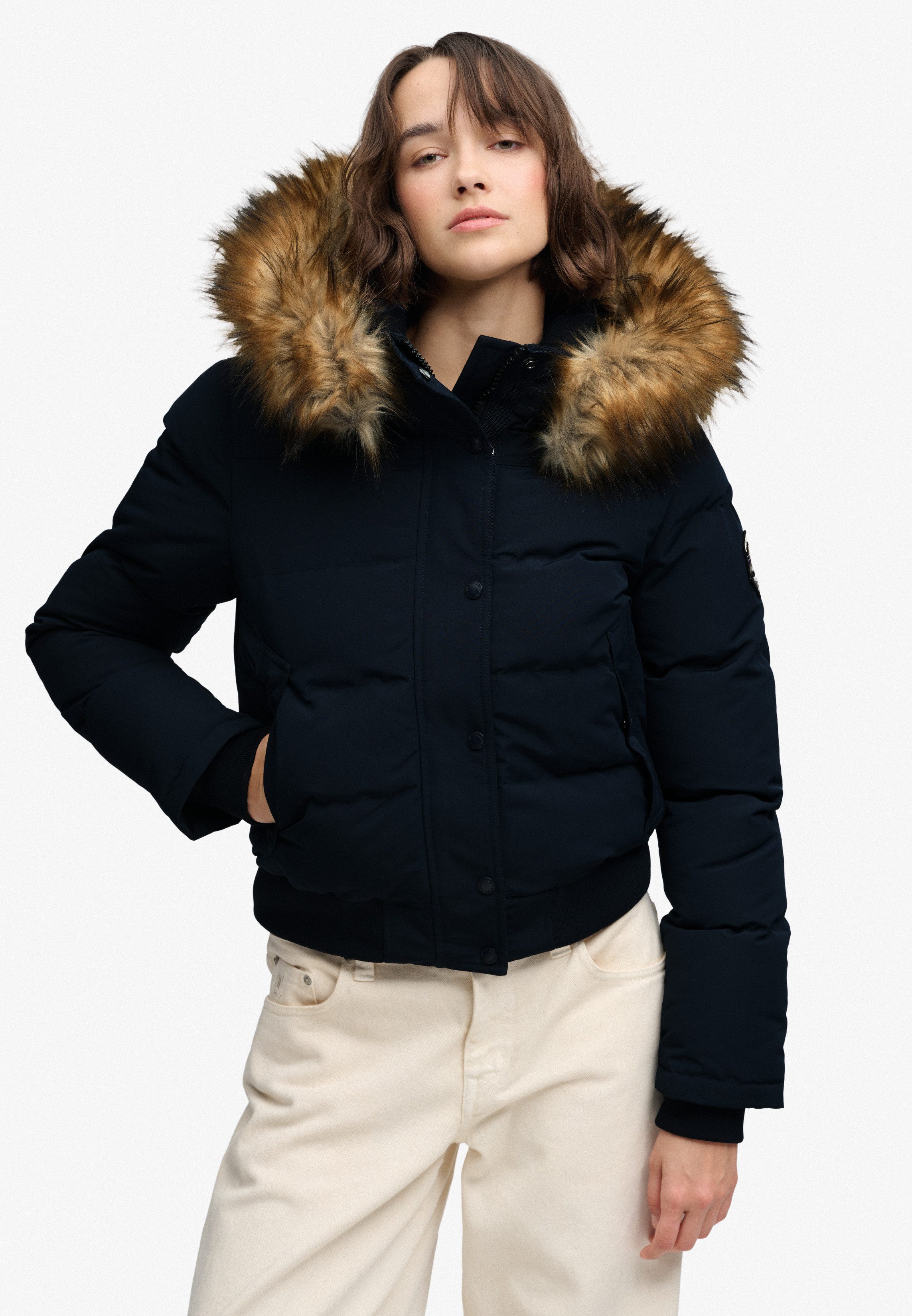 Superdry Steppjacke EVEREST HOODED BOMBER JKT Kunstfaser, slim fit