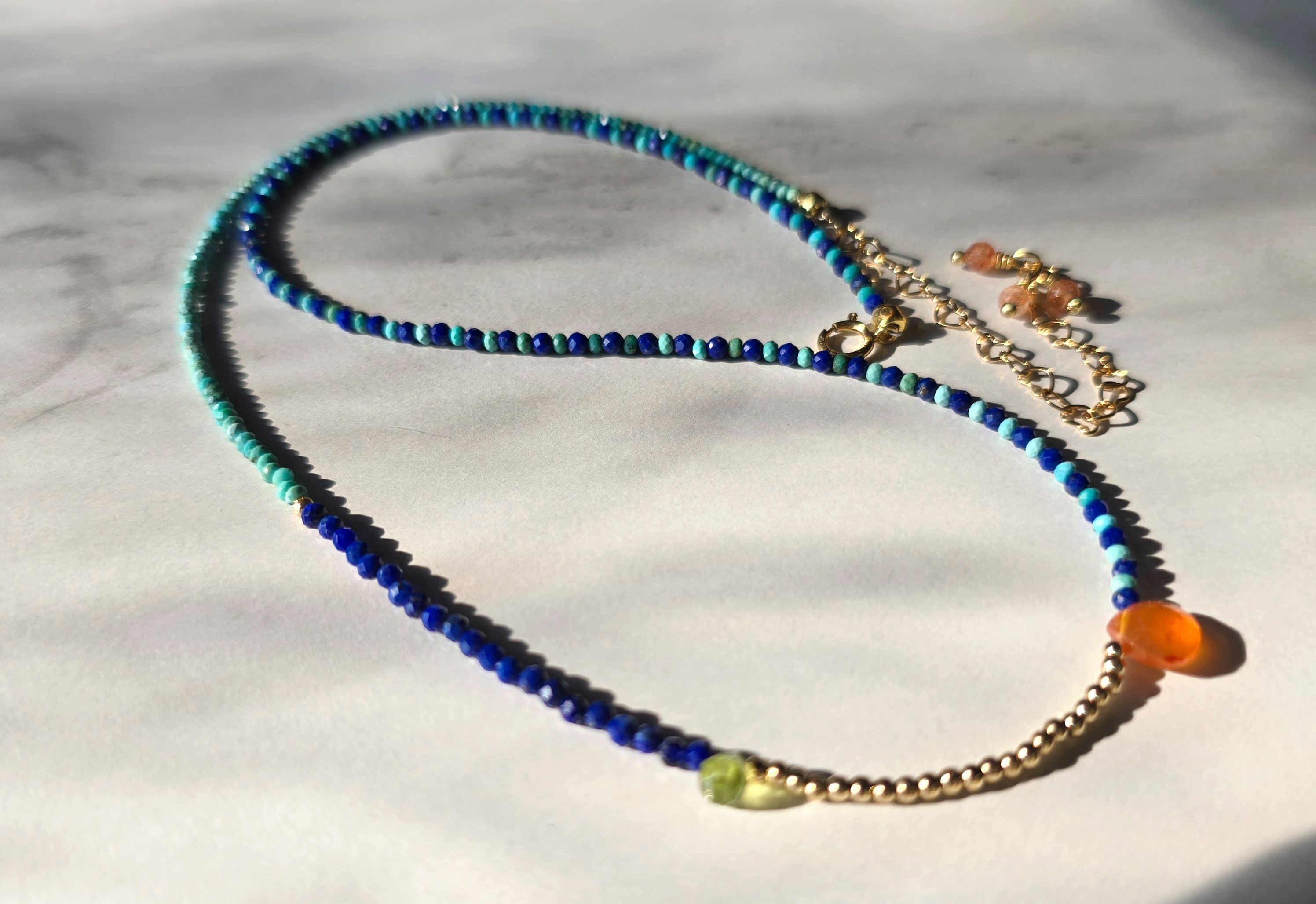 GOLDEN Charm-Kette Lapislazuli und Türkis Kette Edelsteinkette, Geburtsstein Schmuck