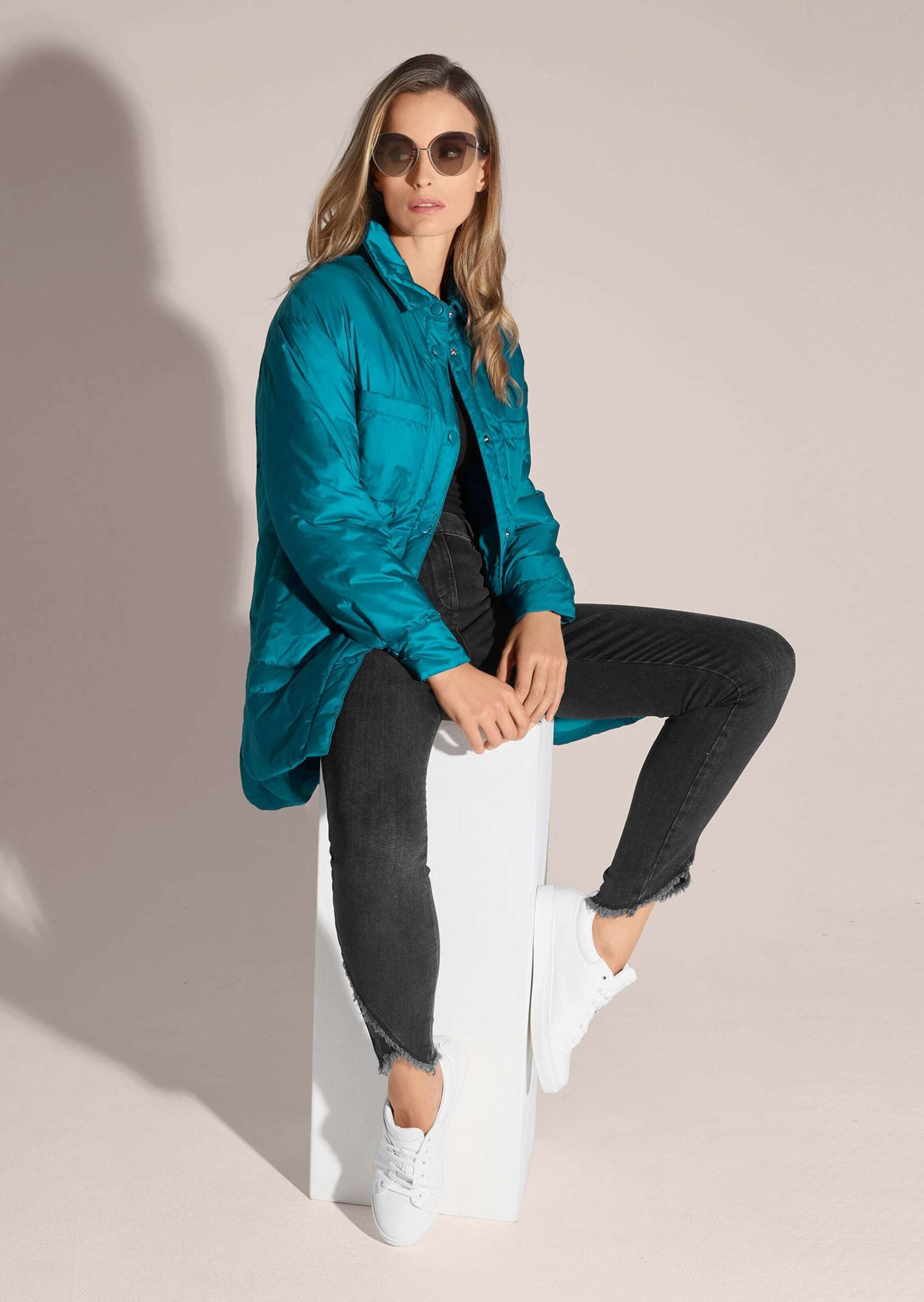 MADELEINE Steppjacke Sportive, leichte Jacke mit Taschen Gestreiftes Design, Klappkragen und praktische Druckknöpfe