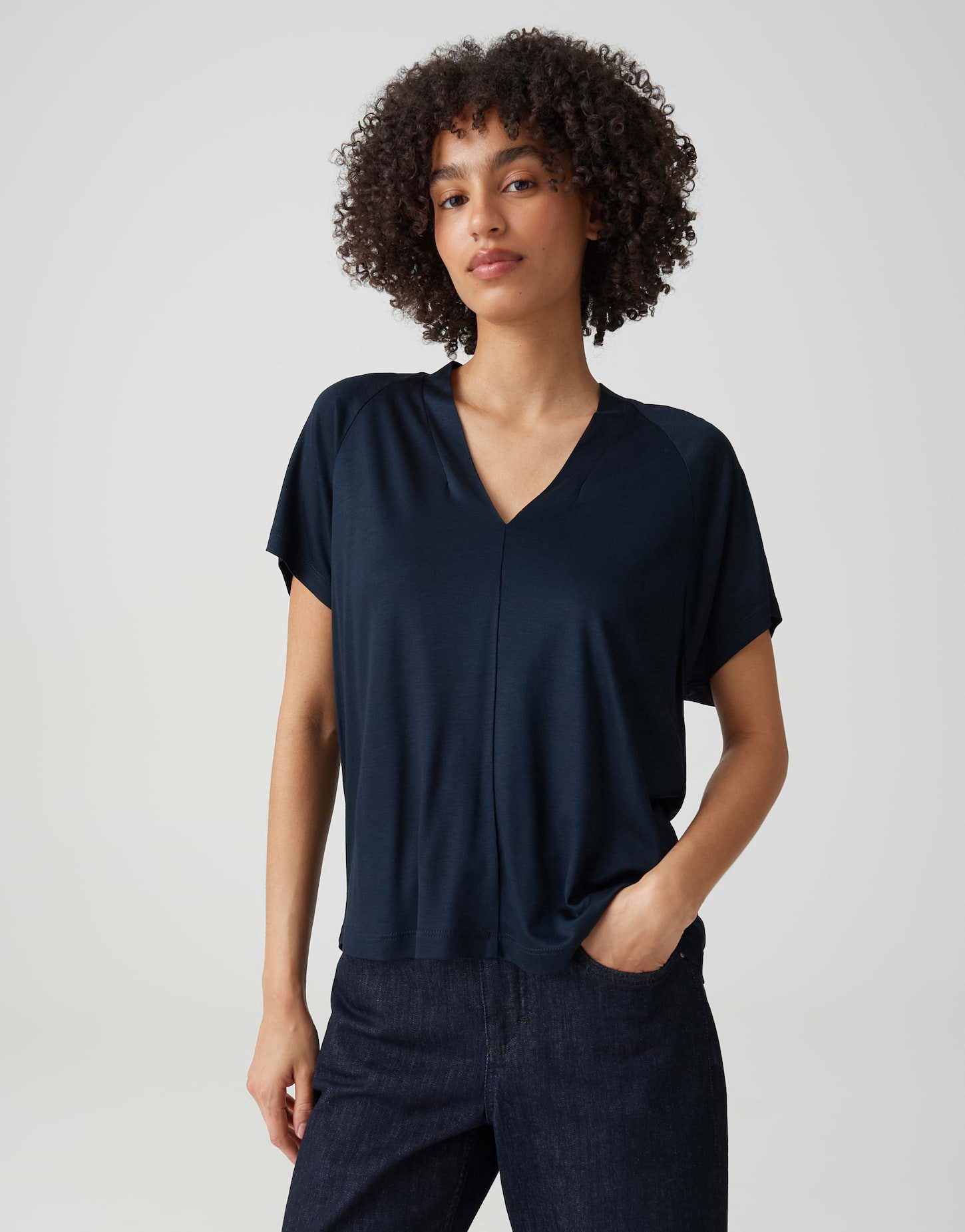 OPUS Kurzarmshirt mit V-Ausschnitt Kellerfalte im Rücken als feminines Detail