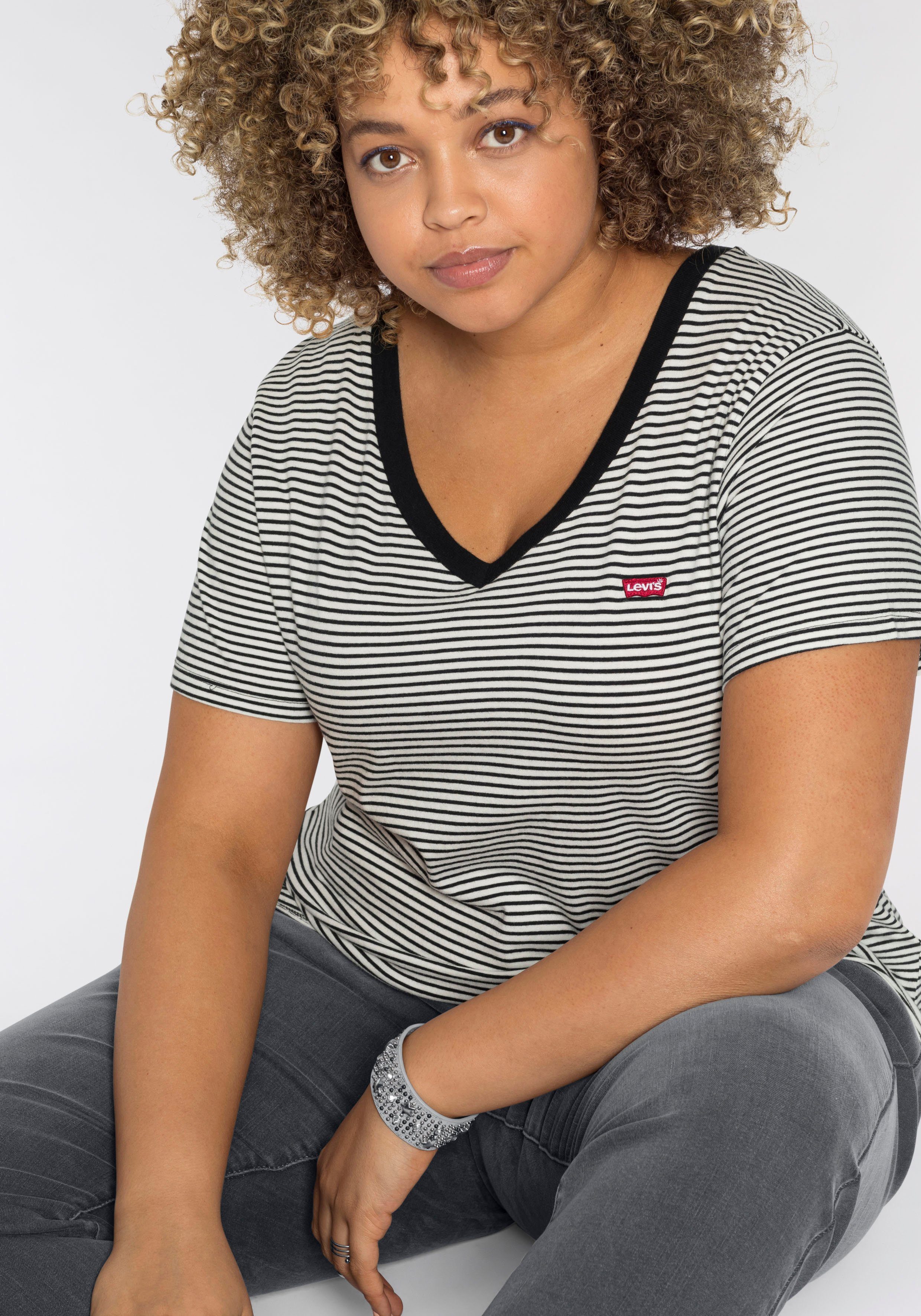 Levi's® Plus Kurzarmshirt V NECK TEE Gerade geschnittene Passform – Bild 4 von 5