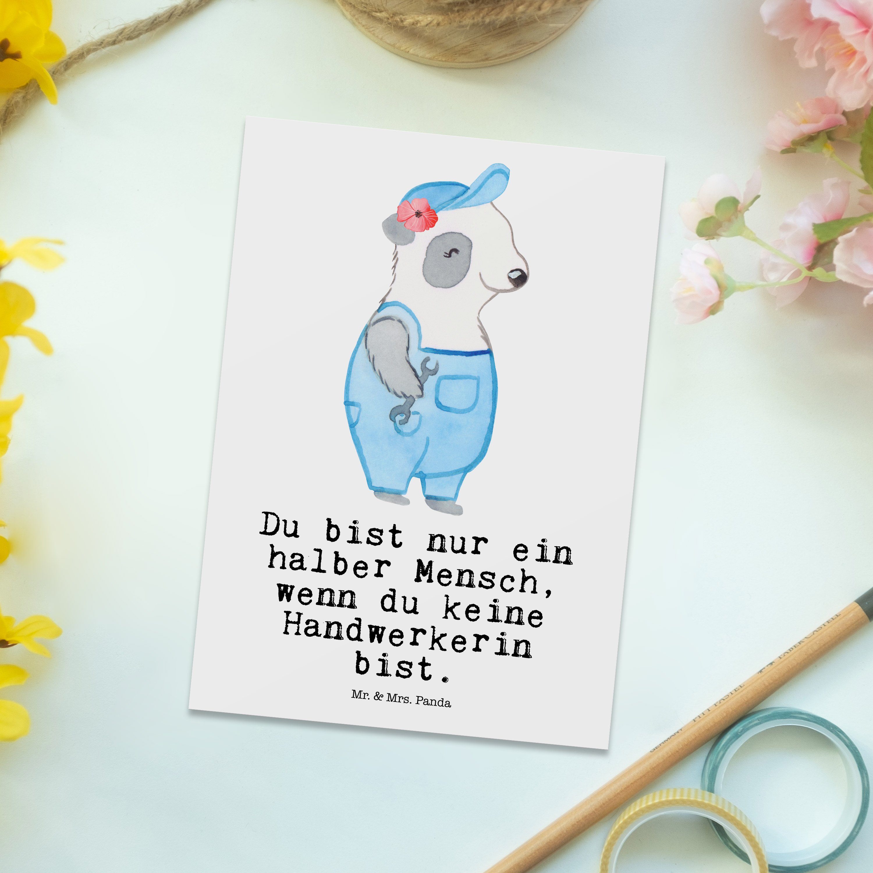 Panda Mr. Gesellenprüfung, - Weiß Herz & Handwerkerin mit Geschenk, Mrs. - Handwerksbe Postkarte