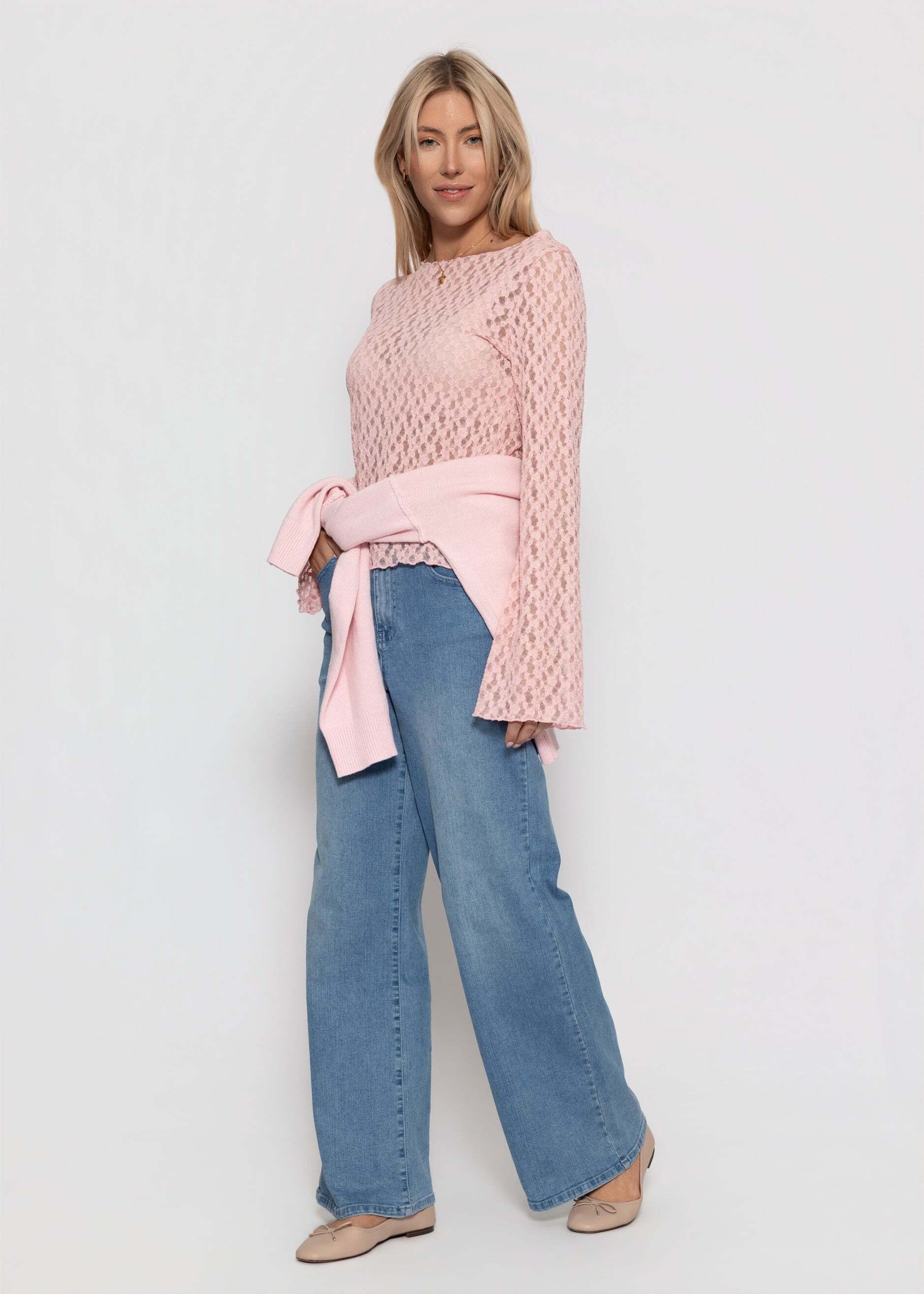 SASSYCLASSY Langarmshirt Spitzenshirt mit weiten Ärmeln für Damen Elegantes Langarmshirt mit floralem Muster in leichter Transparenz