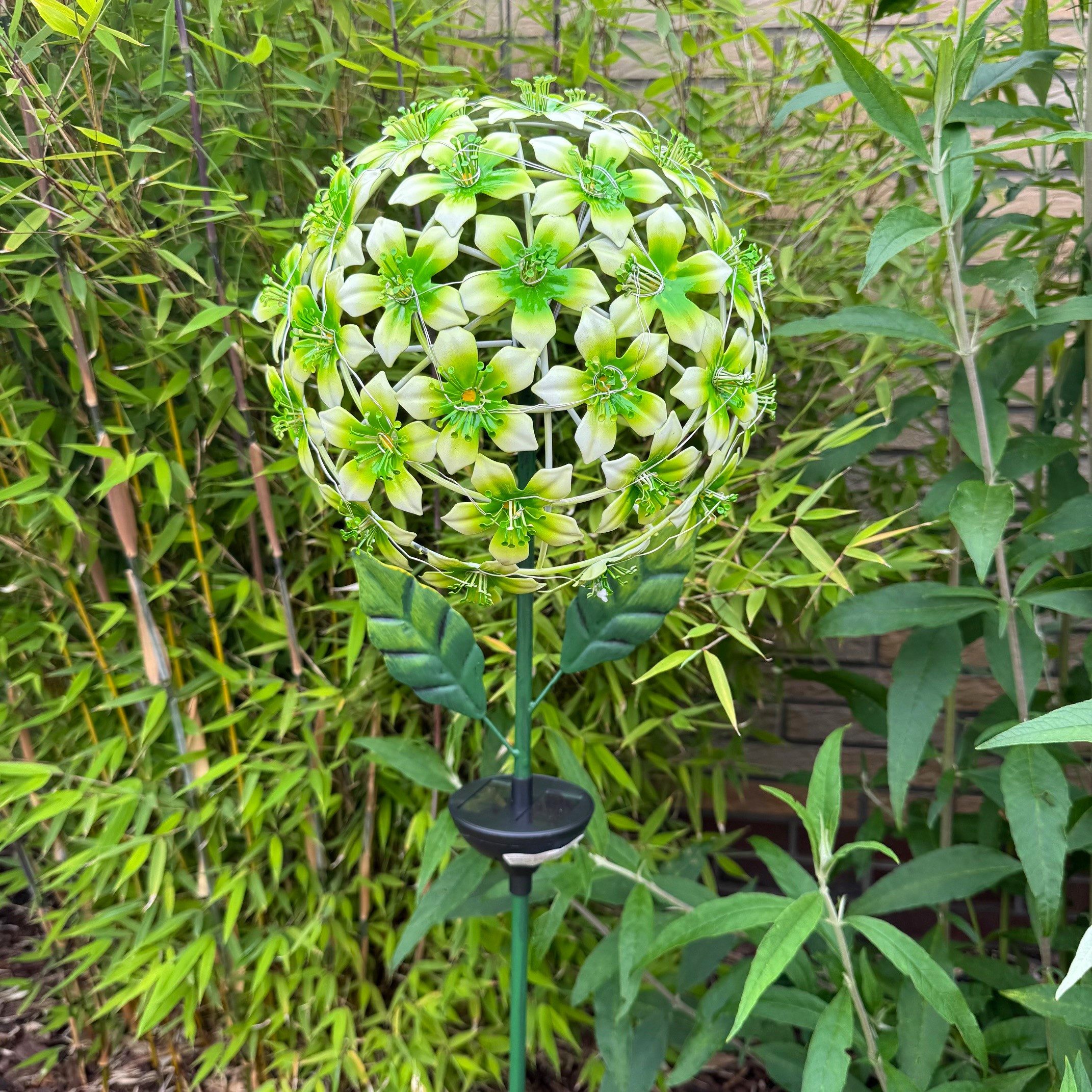 Online-Fuchs Gartenstecker aus Hibiskus Blüten mit LED-Solar Beleuchtung - günstig online kaufen