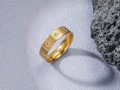 Eyecatcher Fingerring Sternchen Ring Goldfarben mit Zirkonia Steinen, Siegelring