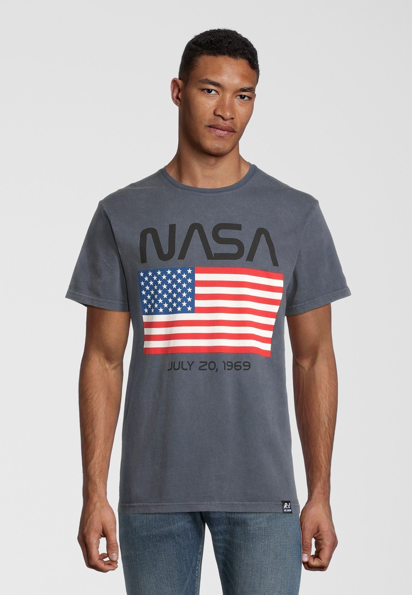 Recovered T-Shirt NASA Moon Landing Date USA Flag Washed Grey GOTS zertifizierte Bio-Baumwolle