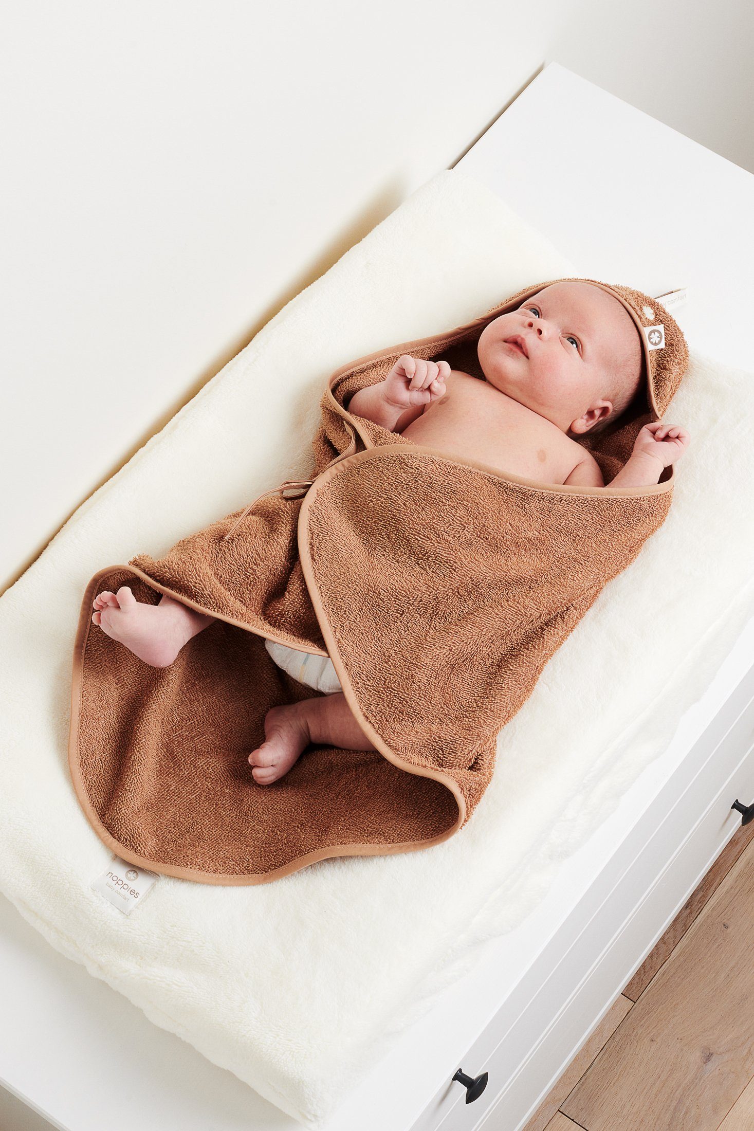 Noppies Babybademantel Noppies Umschlagtuch für Neugeborene, Regular, 90% Baumwolle-Bio / 10% Polyester, Kapuze Indian Tan