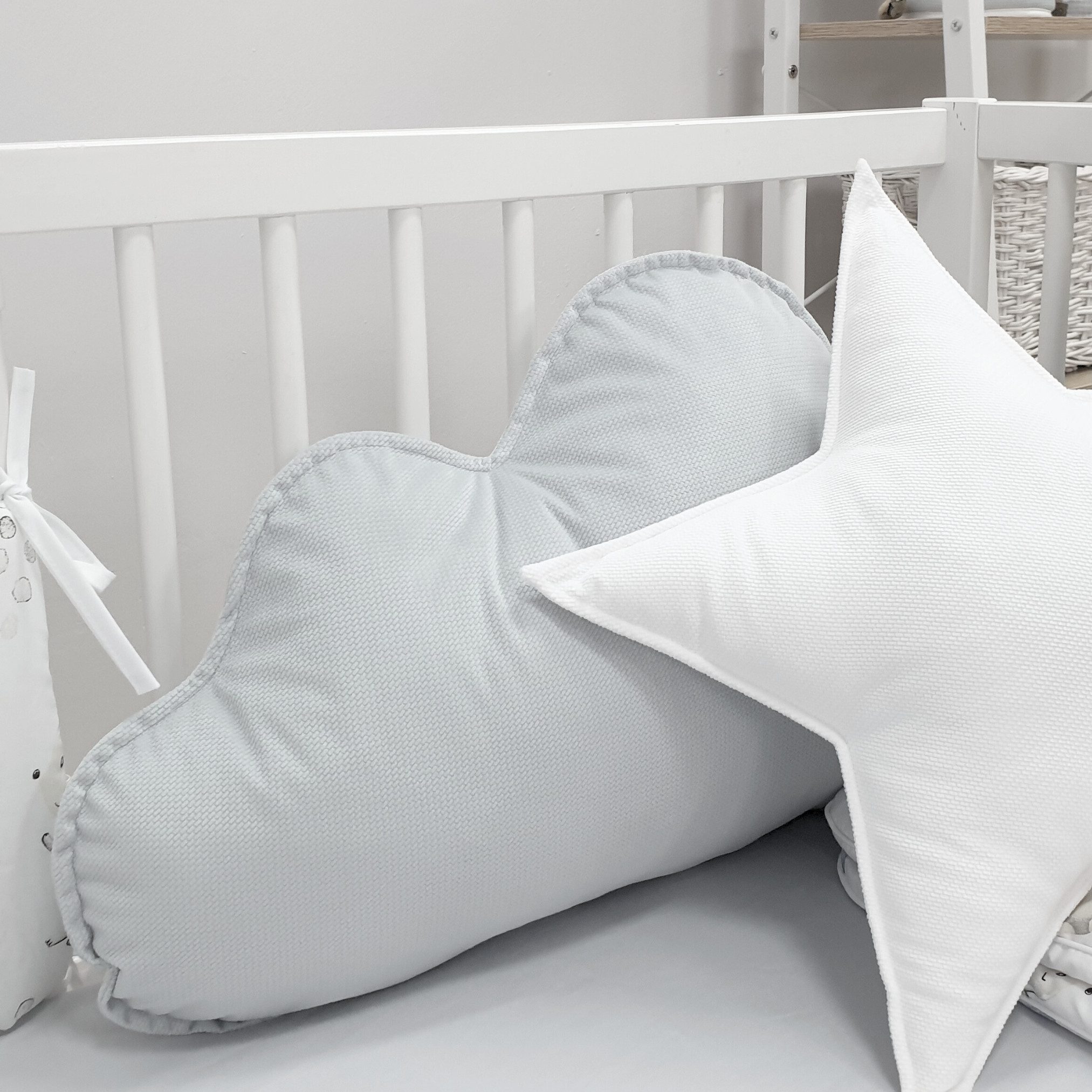Babymajawelt Dekokissen Kuschelkissen Velvet - Wolken Stern Komplett, angenehm weich, pflegeleicht, stillvoll