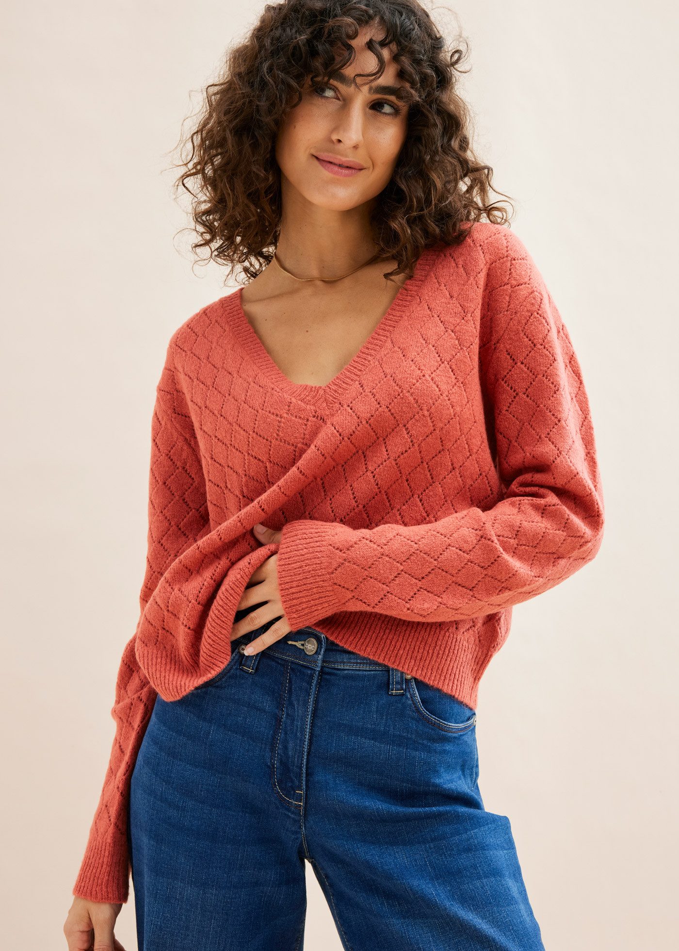 bonprix Ajourpullover bequeme Passform, mit tollem Ajour-Lochmuster, tiefer V-Ausschnitt