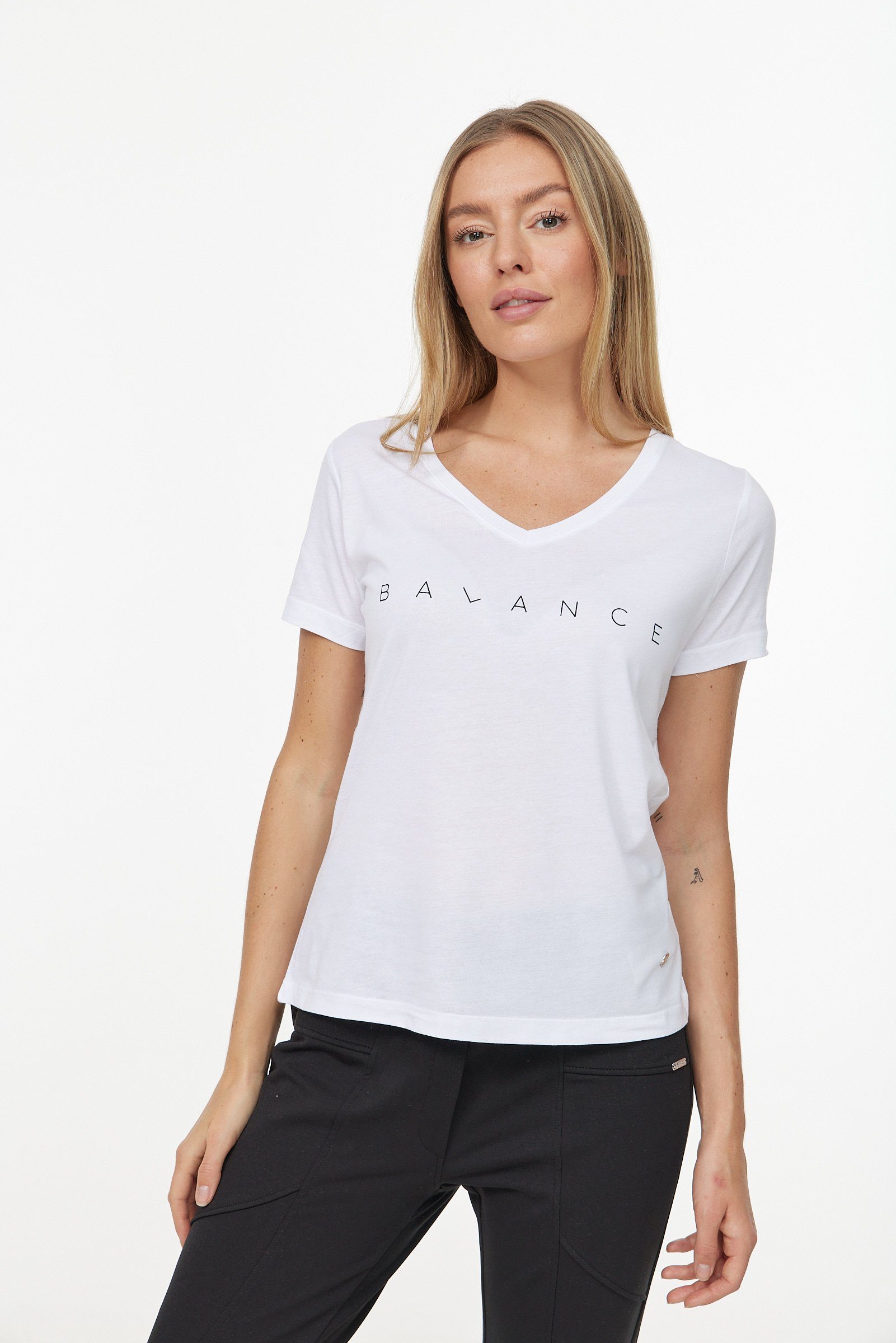 Decay T-Shirt in weiß-schwarz Design schlichtem