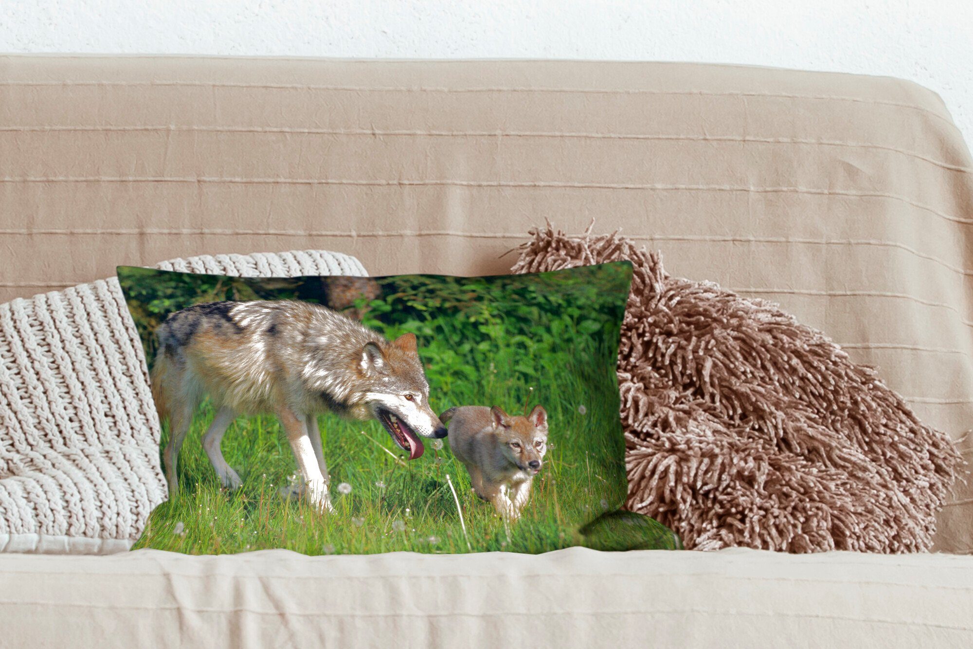 Schlafzimmer Wohzimmer Dekokissen MuchoWow Baby Gras, Füllung, Wolf - Zierkissen, Dekoration, - Dekokissen mit