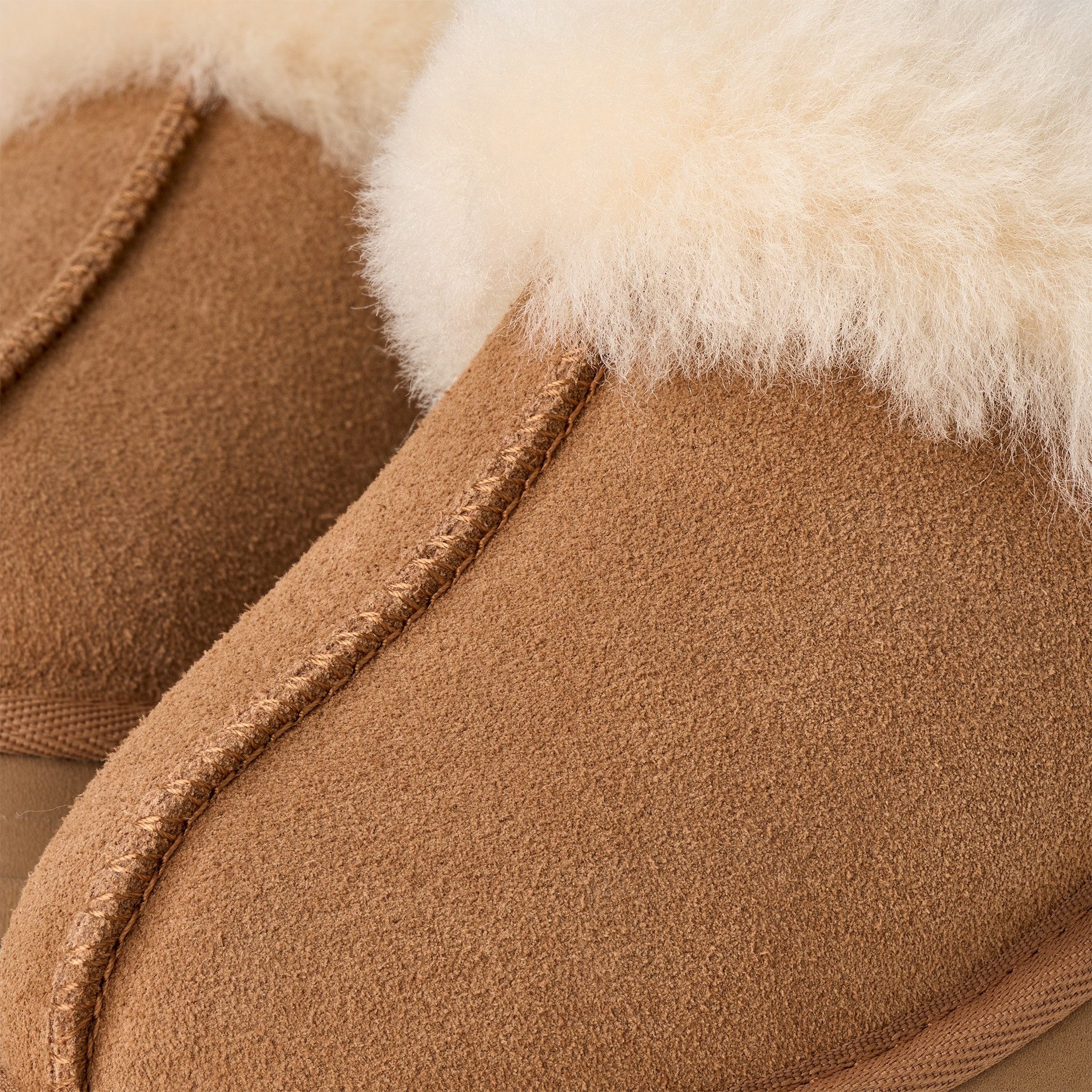 UGG DISQUETTE Clog Pantoffel, Homeslipper mit weichem Fußbett