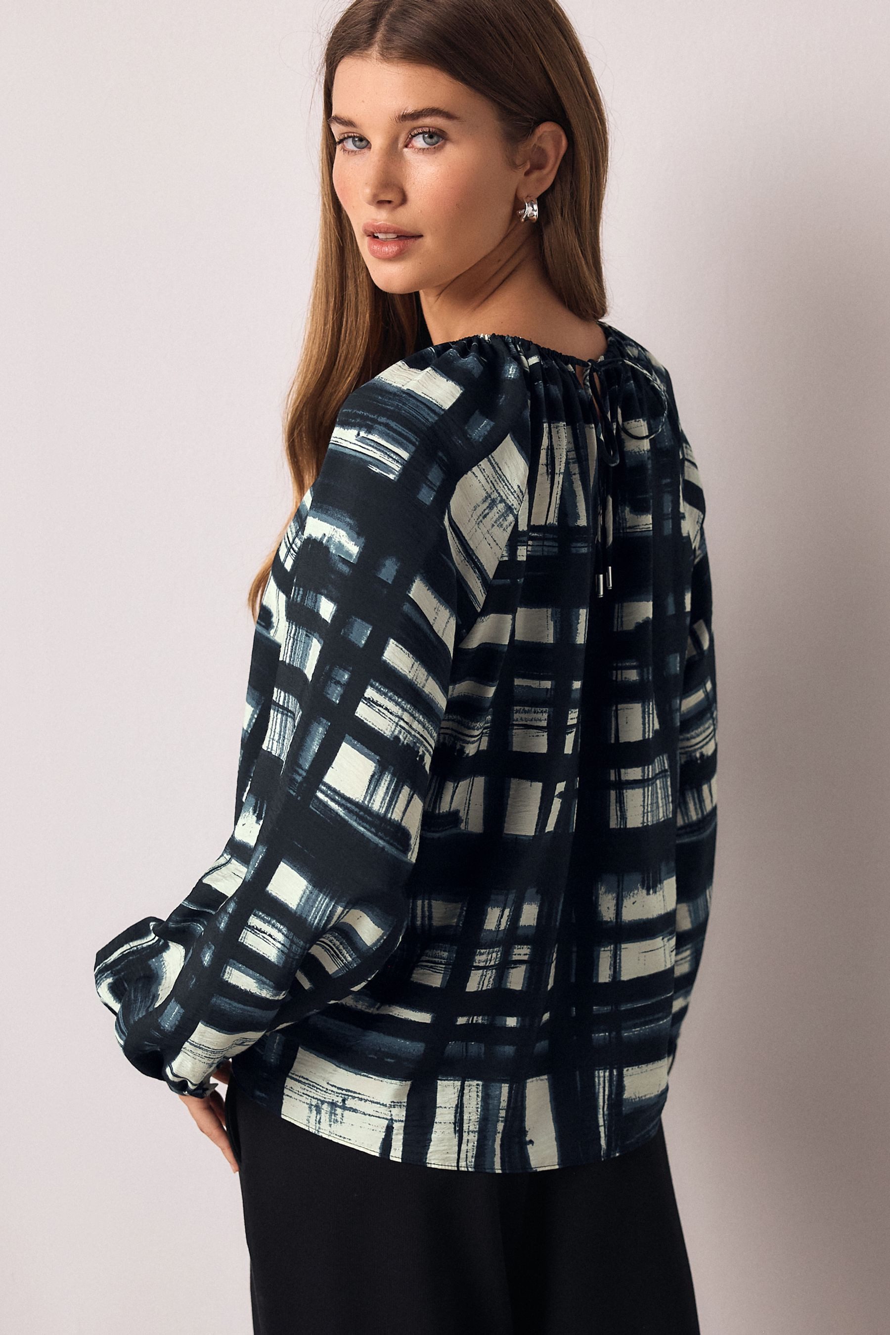 Next Langarmbluse Relaxed Fit Bluse mit Schlüssellochausschnitt (1-tlg) günstig online kaufen