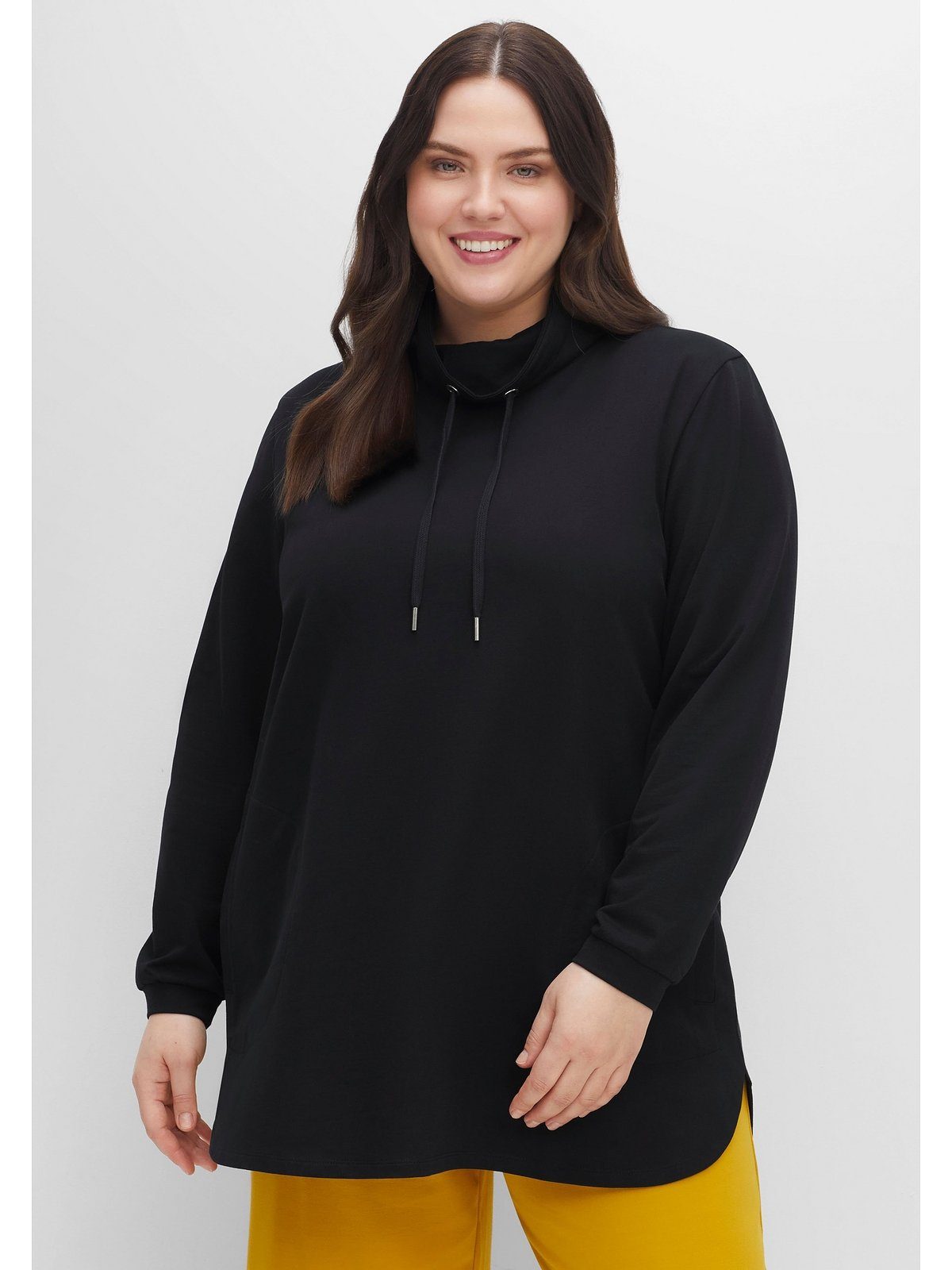 Sheego Sweatshirt Große Größen mit hohem Kragen und Tunnelzug schwarz | Sweatshirts