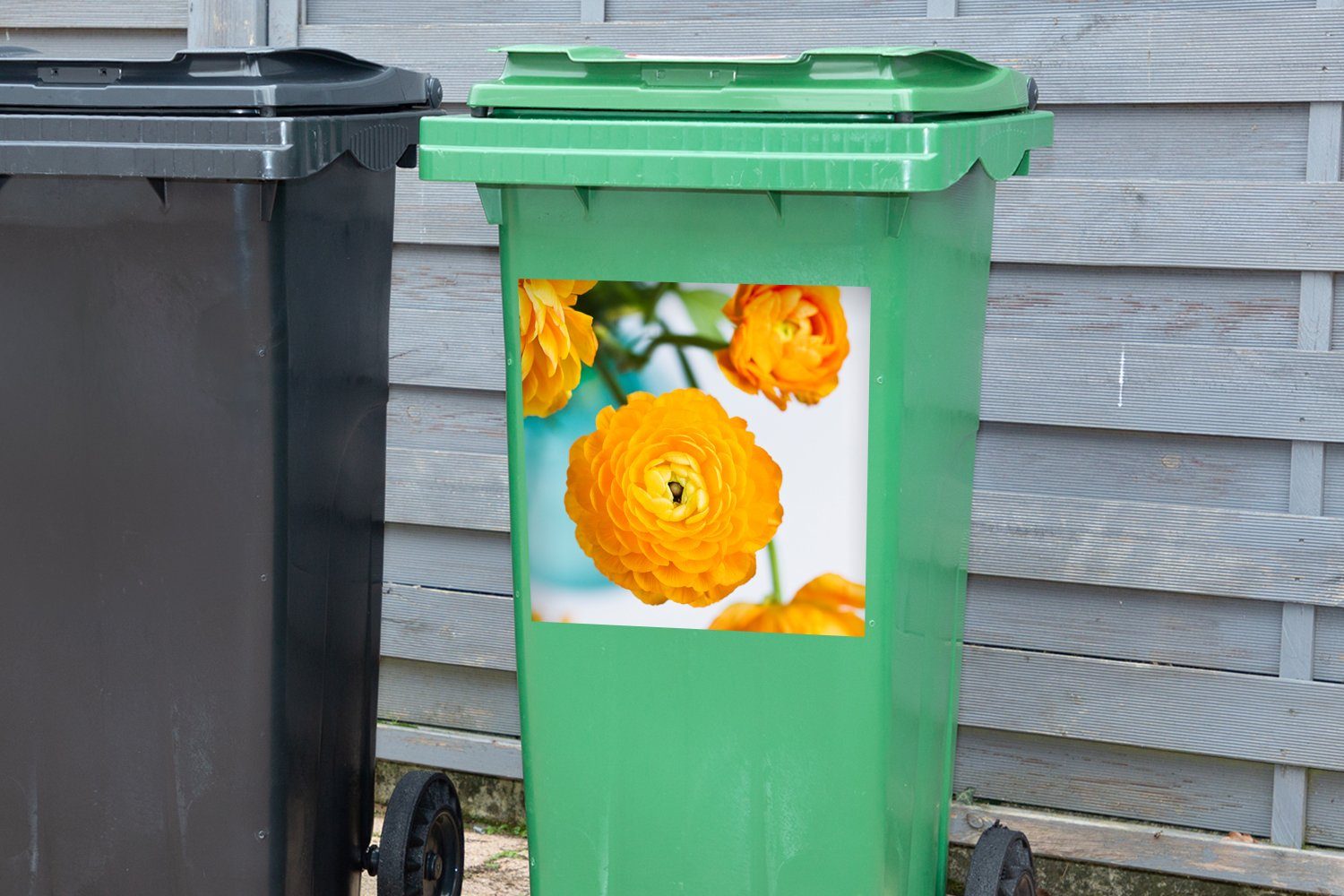 MuchoWow Wandsticker Blumen - Draußen - Orange St), Mülleimer-aufkleber, Container, Sticker, Abfalbehälter Mülltonne, (1