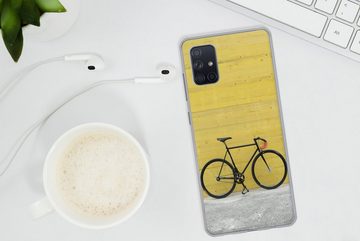 MuchoWow Handyhülle Ein Rennrad vor einem industriellen Hintergrund, Phone Case, Handyhülle Samsung Galaxy A71, Silikon, Schutzhülle