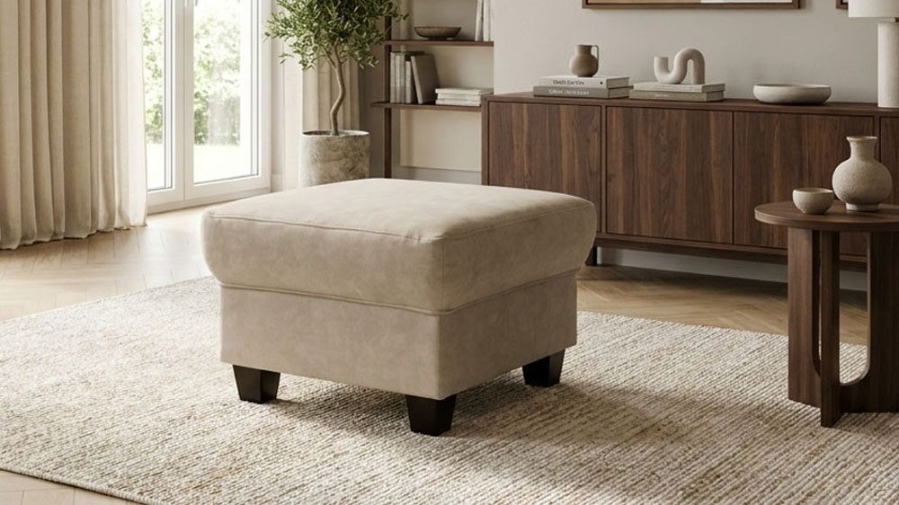 OTTO home Hocker Sillkeborg 59 x 59 cm, kompakt, komfortabel & mit Holzfüßen, aus pflegeleichtem, weichem Luxus-Microfaser