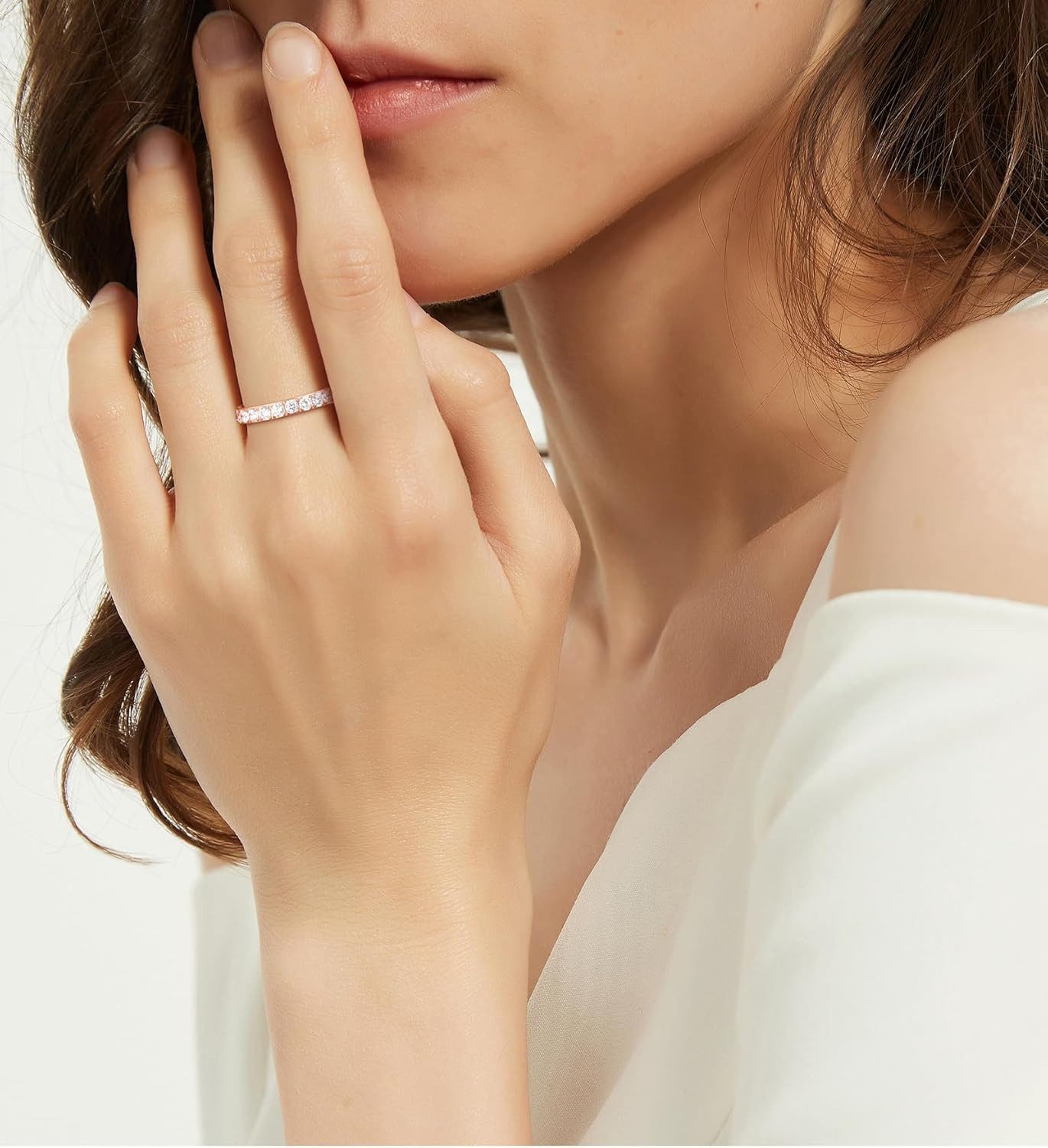 Jumpeak Diamantring 14 Karat Diamantring Stapelbarer Bandring, Ein Damengeschenk, umrandet mit echten Diamanten