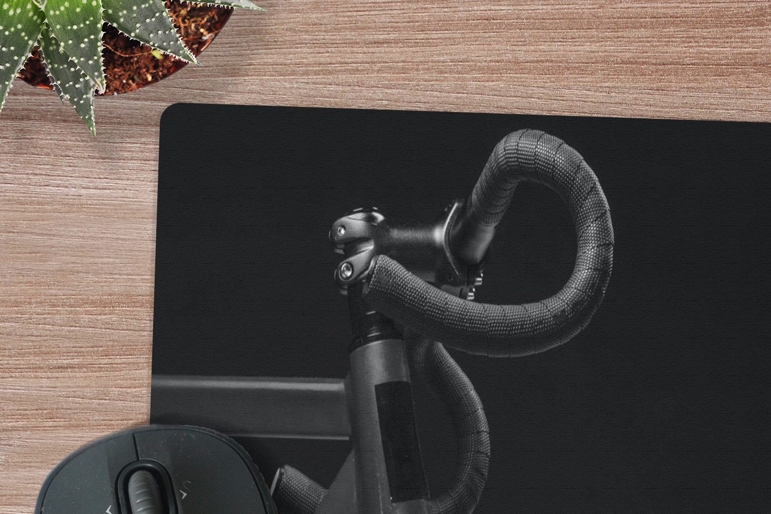 MuchoWow Mauspad Fahrrad - Lenker - Schwarz - Weiß (1-St), Mousepad mit Rutschfester Unterseite, Mausunterlage, Gaming, 60x30 cm