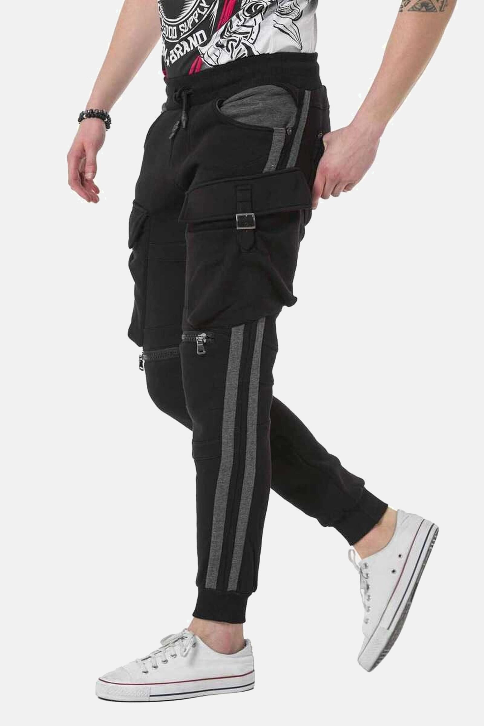 Cipo & Baxx Trainingshose HOMEWEAR im sportlichen Look, CR125A