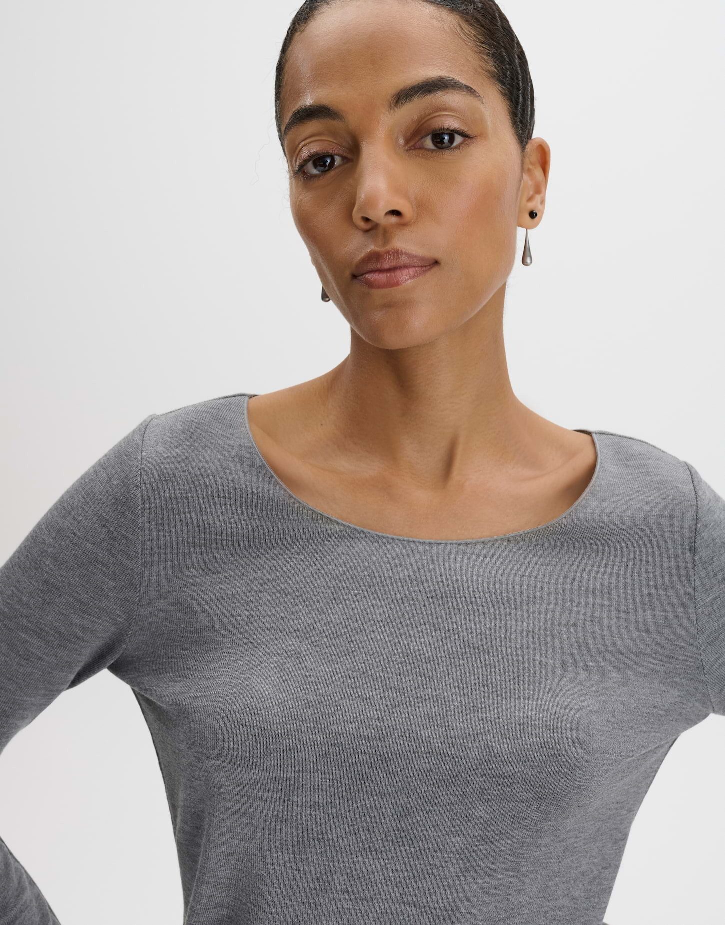 someday Langarmshirt Kirosa soft long aus fließender Viskose Gerader Schnitt mit Rundhalsausschnitt für vielseitige Layerings – Bild 4 von 5
