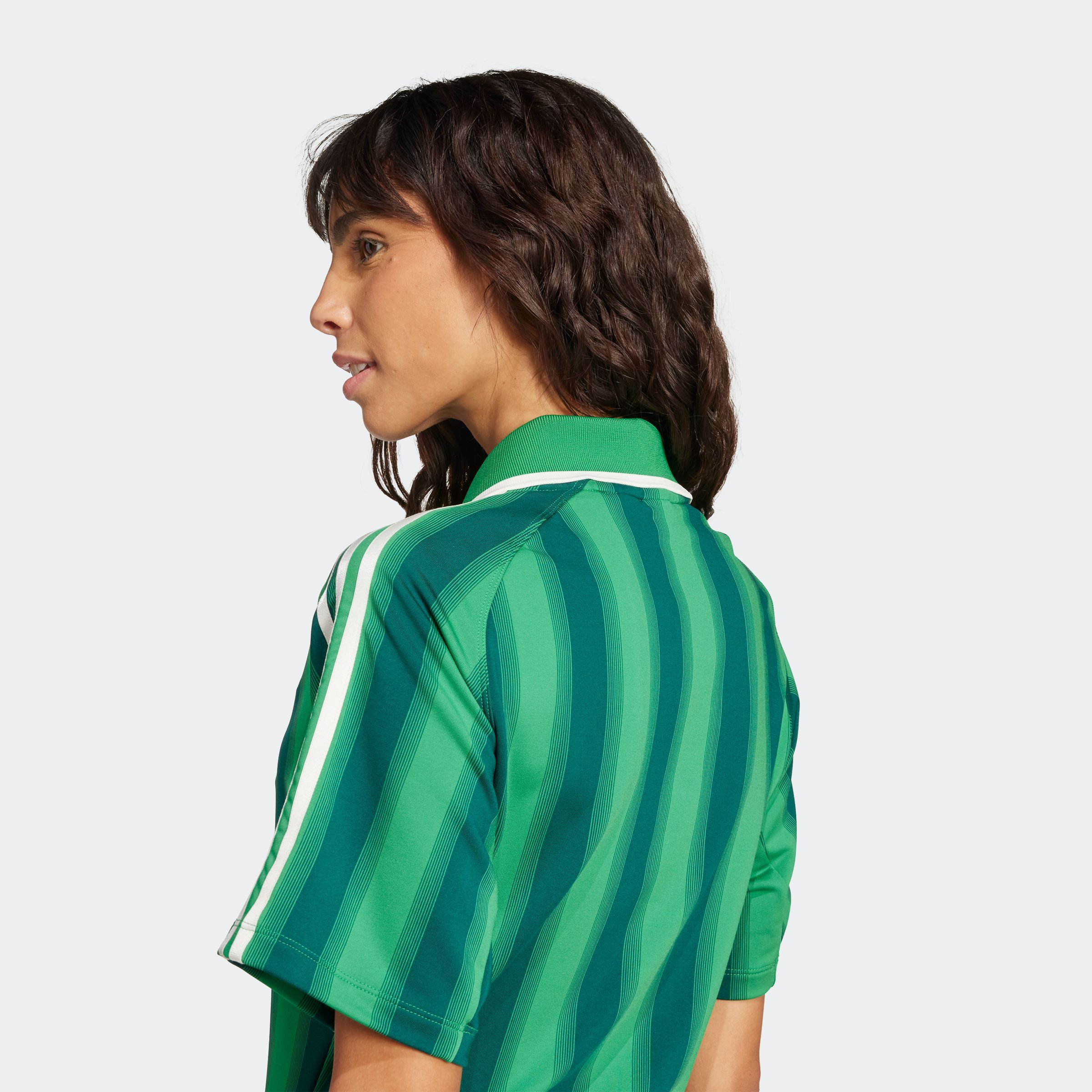 adidas Originals Shirtkleid INSPIRED GRAPHIC sportlicher Look, vom Fußball inspirierter Allover-Print