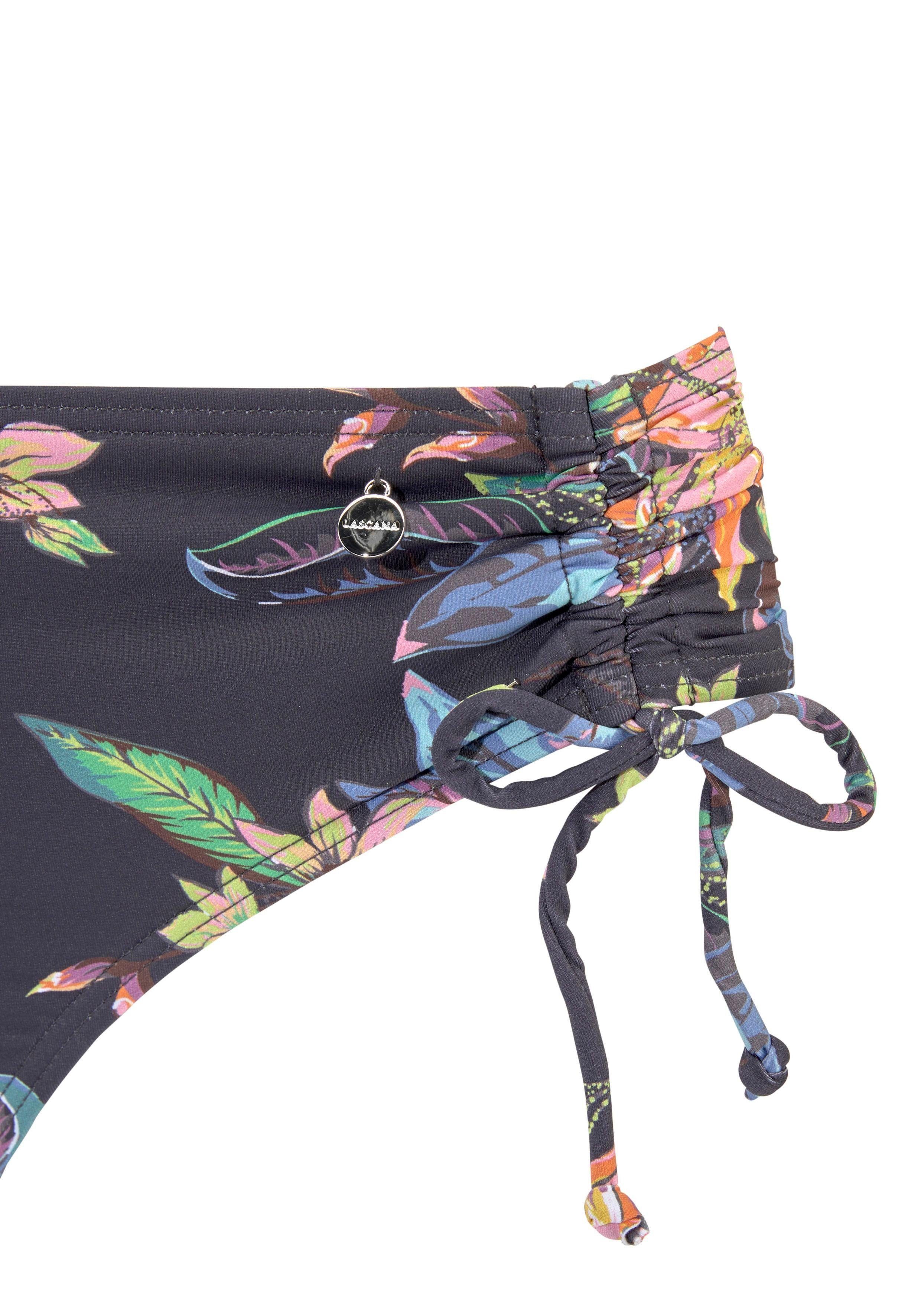 LASCANA Bikini-Hose Malia mit seitlicher Raffung mit tropischem Print