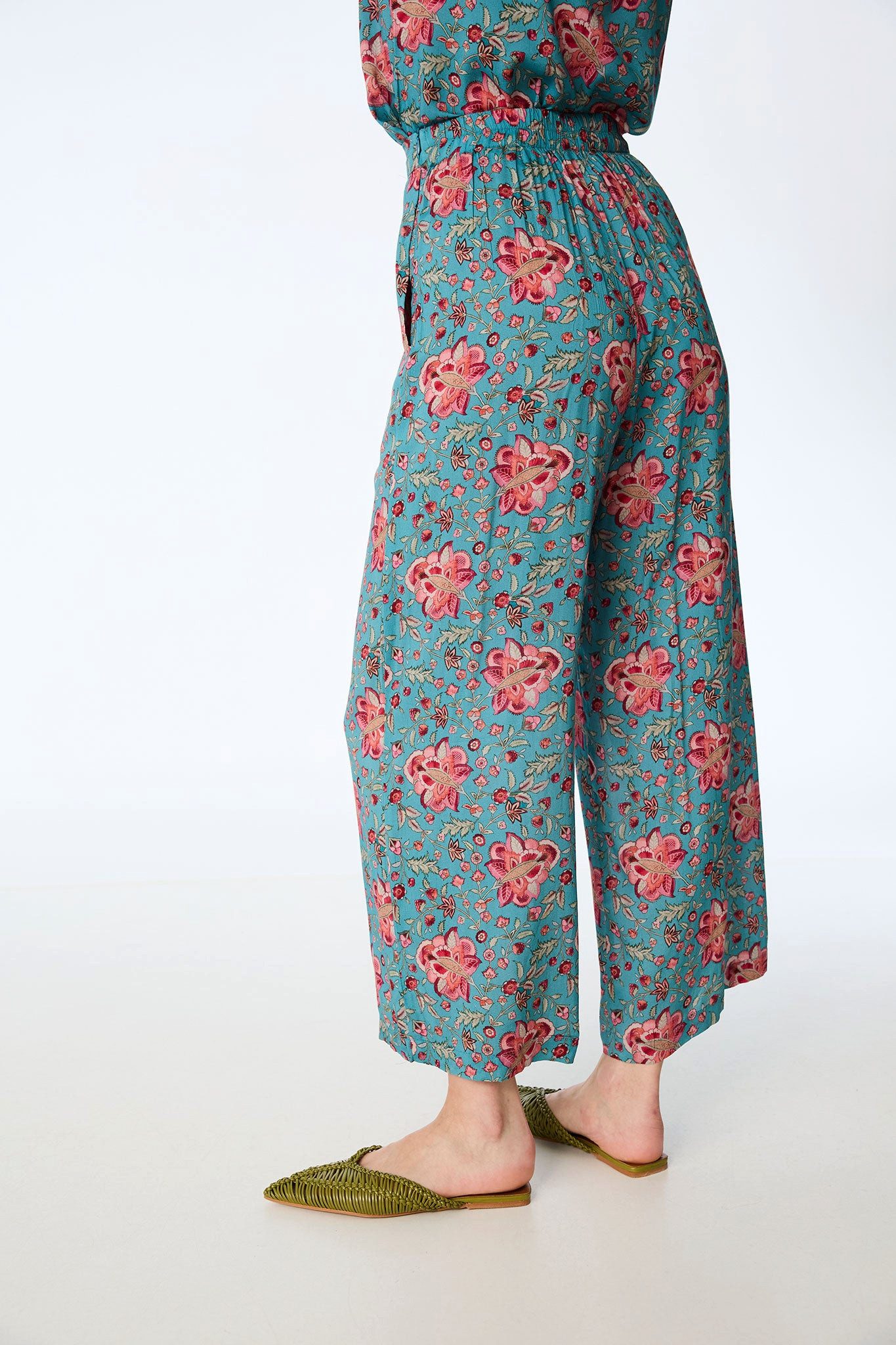 Himalaya Clothing Stoffhose Weite Damenhose aus Viskose - Luftige Sommerhose mit floralem Print Palazzo Hose mit seidig-weichem Hautgefühl