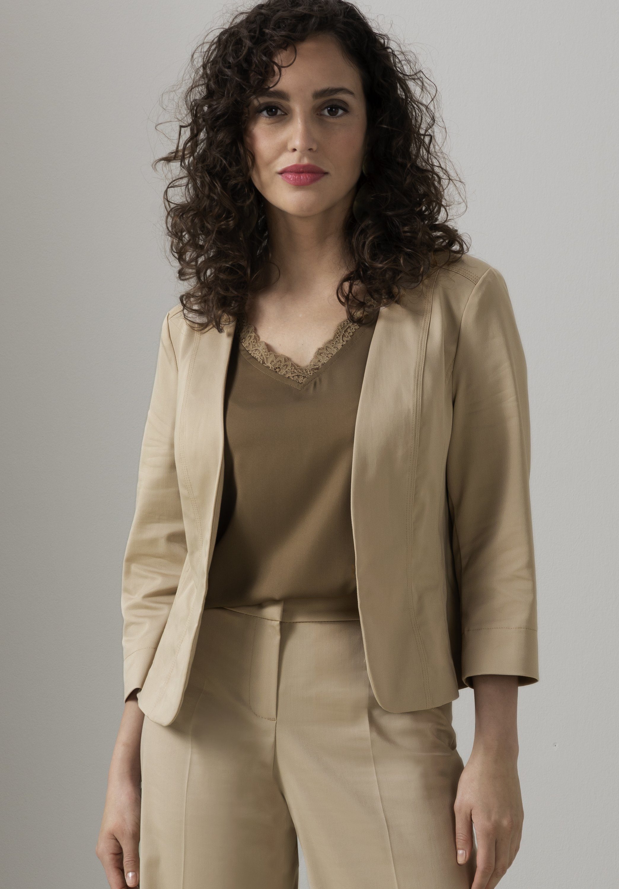 bianca Kurzblazer CAROLIN in modernem edlen günstig online kaufen