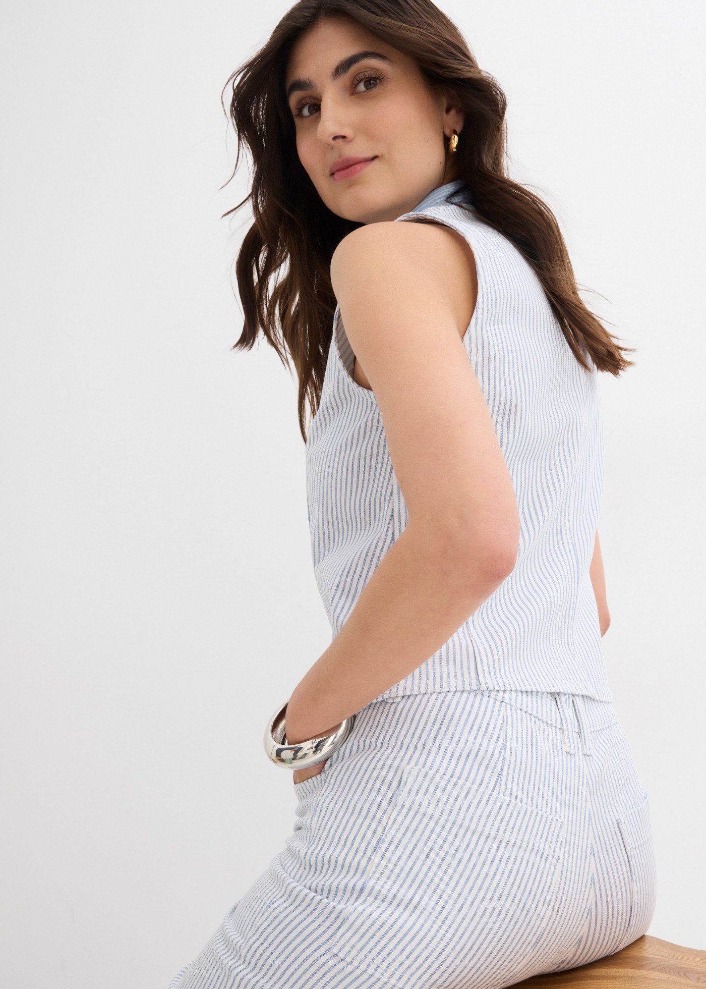 bonprix Weite Jeans lockerer Schnitt, verkürzte Länge, mit Streifen-Design – Bild 5 von 5
