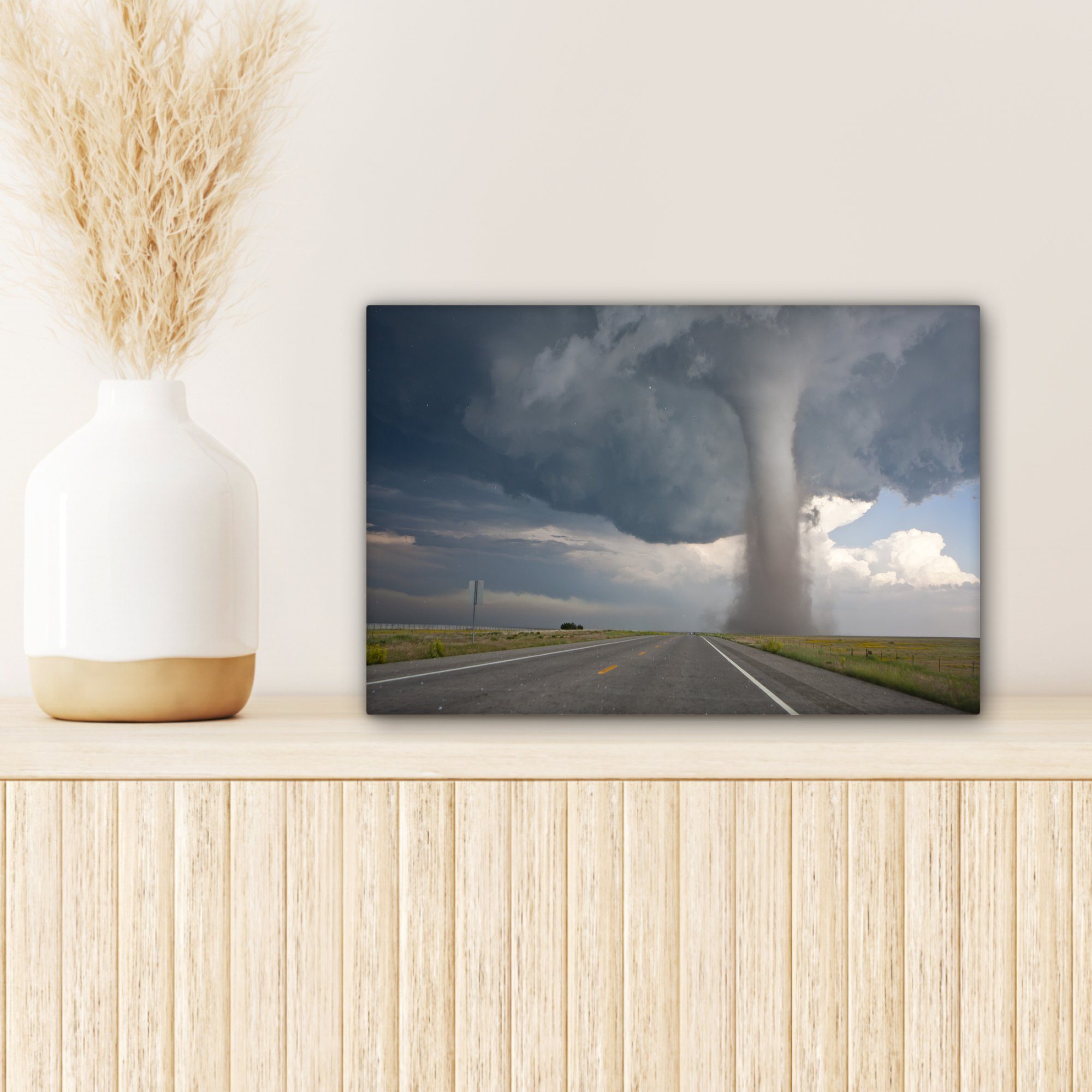 OneMillionCanvasses® Leinwandbild Baca-Tornado auf Feld, Wandbild dem cm Aufhängefertig, Leinwandbilder, (1 St), Wanddeko, 30x20