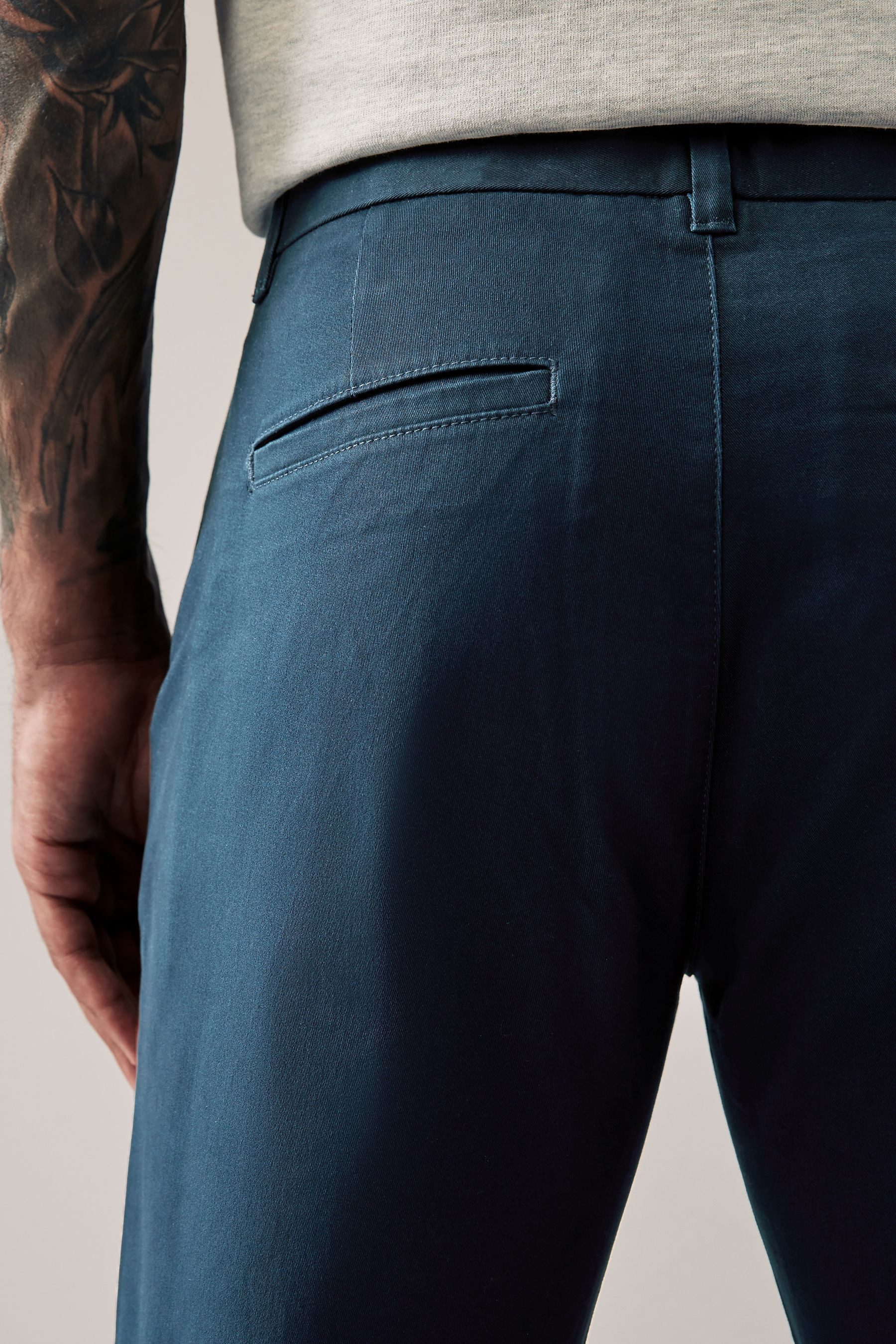 Next Chinohose Straight Fit Chinohose mit Stretch (1-tlg) – Bild 5 von 5