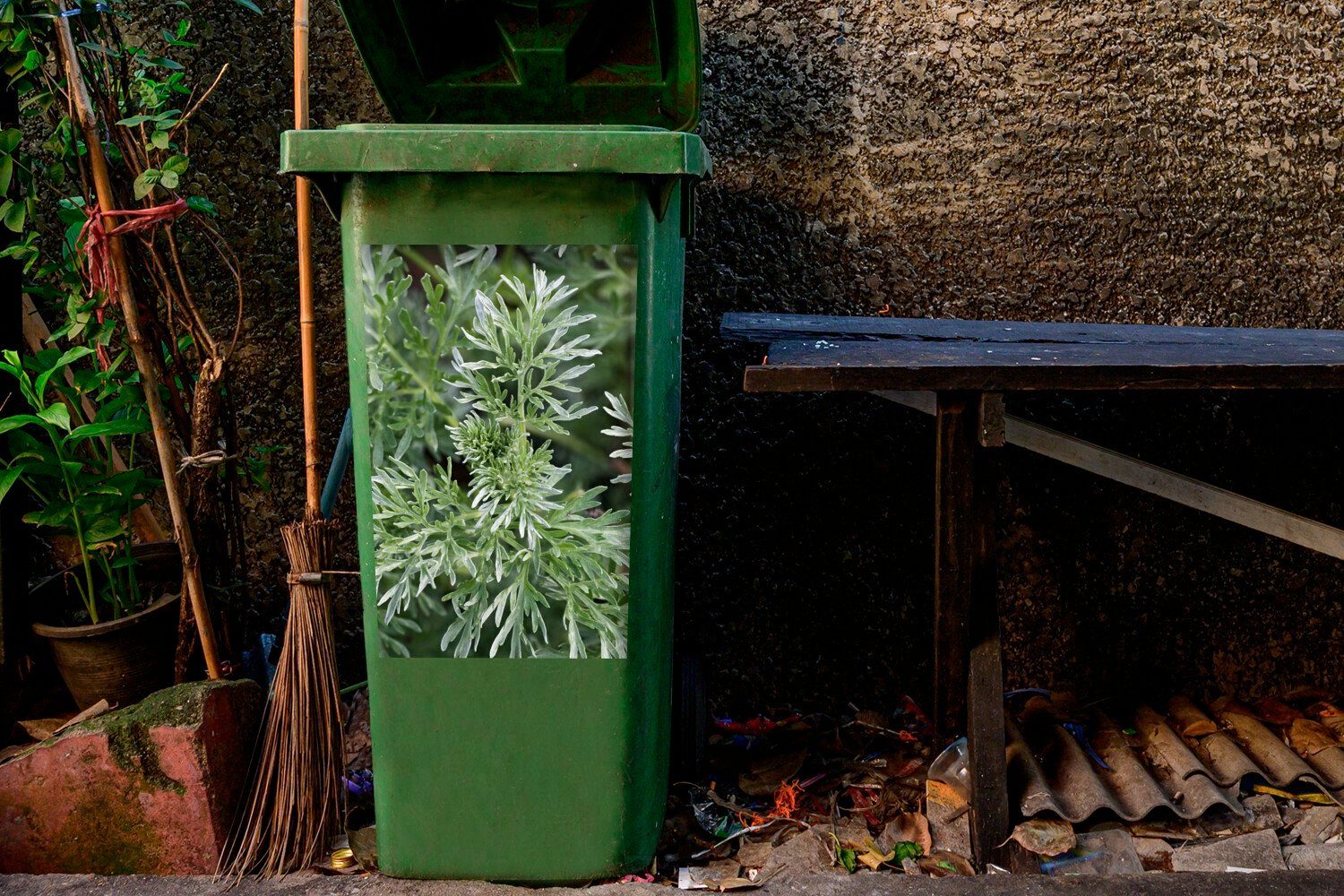 MuchoWow Wandsticker Grüne natürlichem St), der Mülltonne, Abfalbehälter Mülleimer-aufkleber, Wermutpflanze Sticker, (1 Farben Container, unter Licht