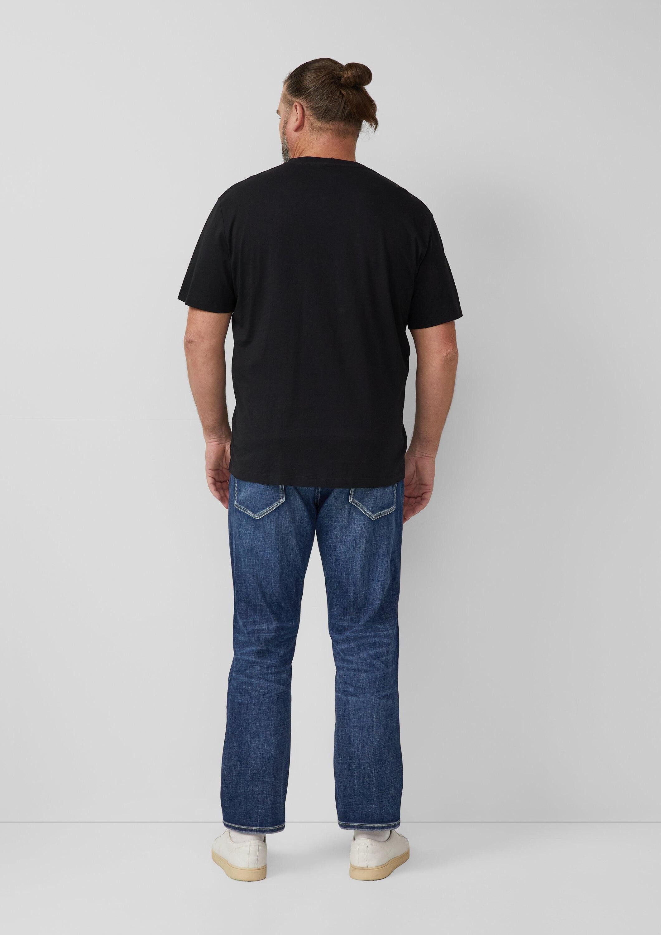 s.Oliver Kurzarmshirt T-Shirt Baumwoll-T-Shirt mit V-Ausschnitt und Logoprint