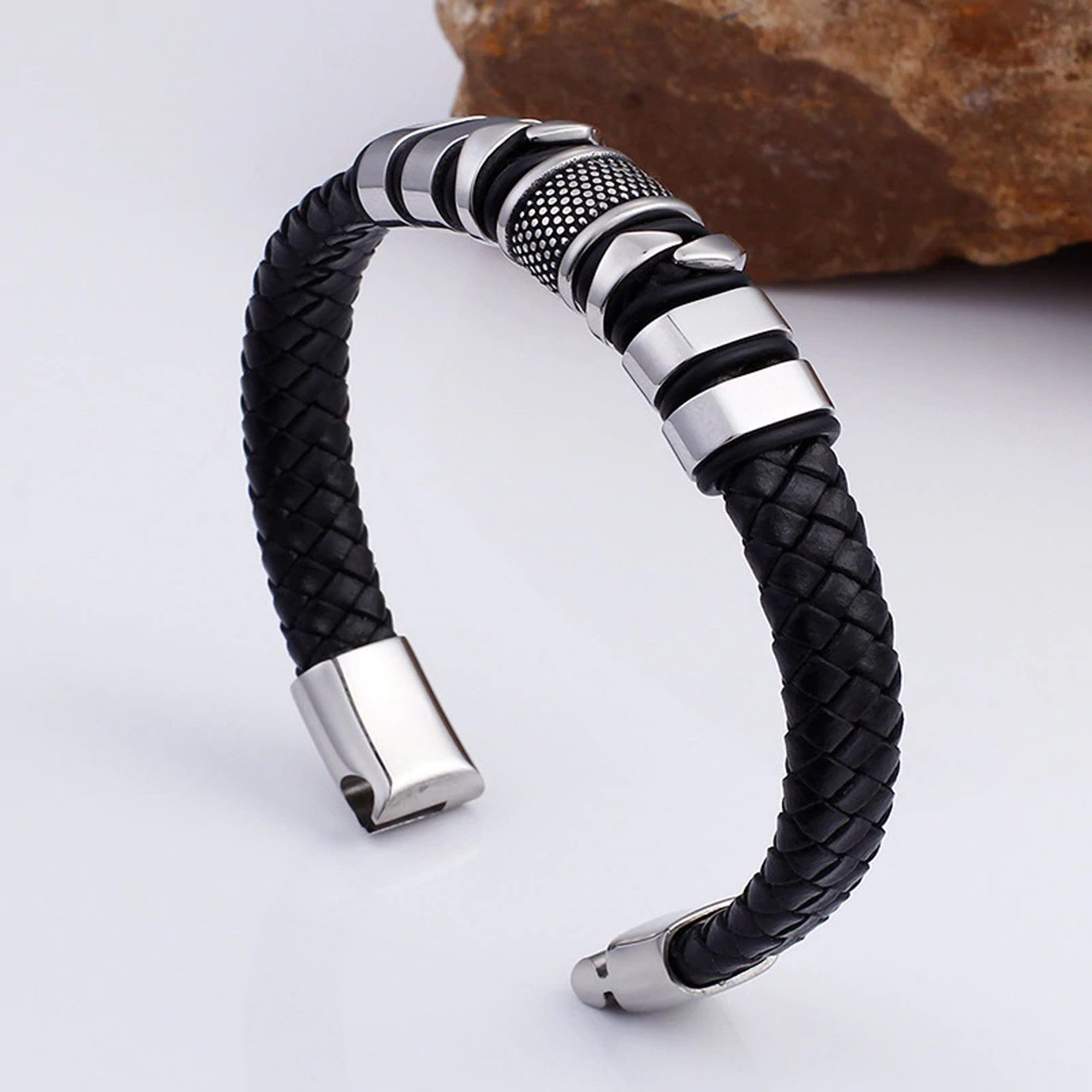 UNIQAL.de Lederarmband „MAMBA“ – Maskulines Design in Schwarz & Silber (Echtleder, Edelsthal, Magnetverschluss mit Verlängerungsglied, perfektes Geschenk, Bewährte UNIQAL Qualität), Designed in Germany