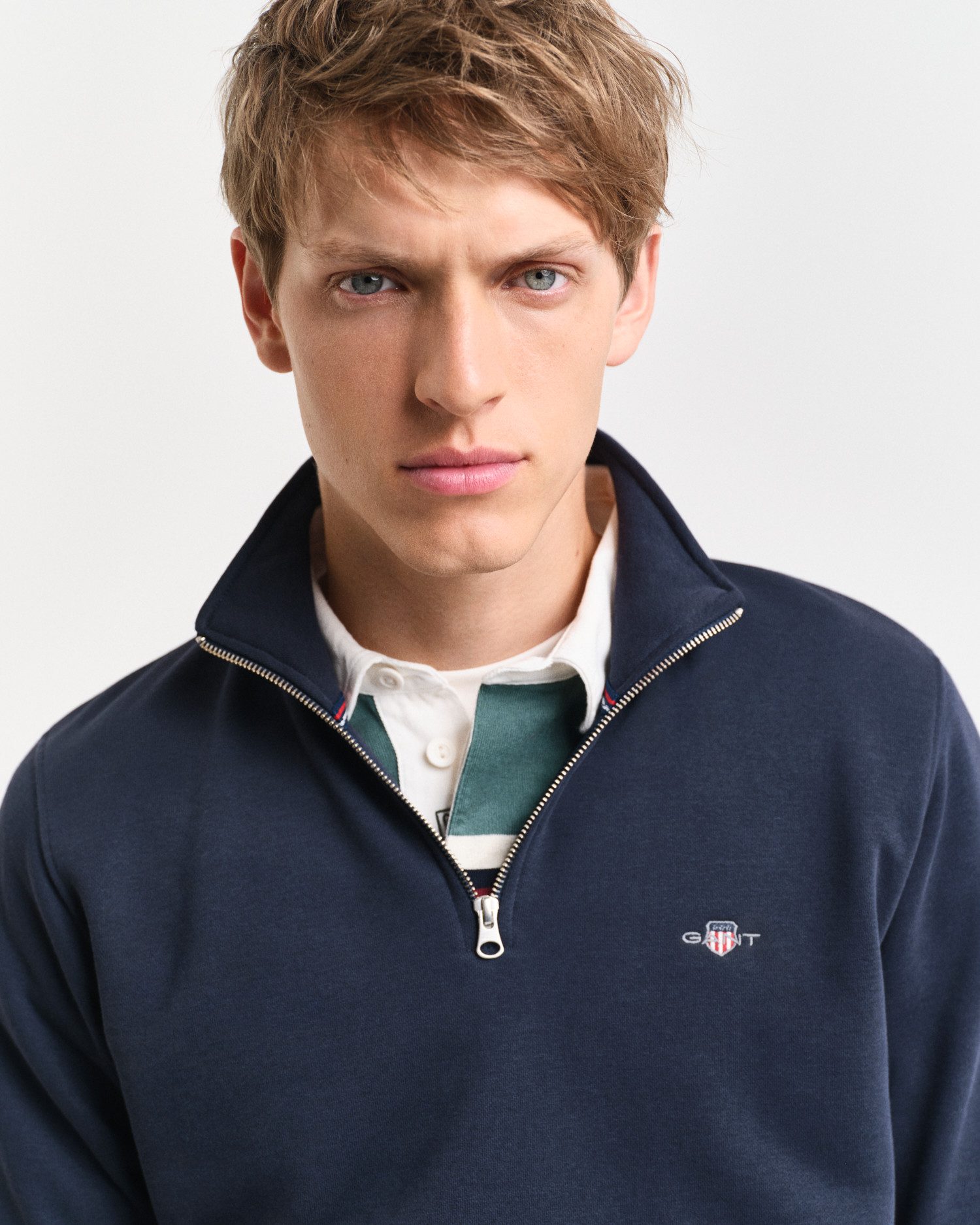 Gant Sweatshirt REG SHIELD HALF ZIP SWEAT mit Logostickerei auf der Brust