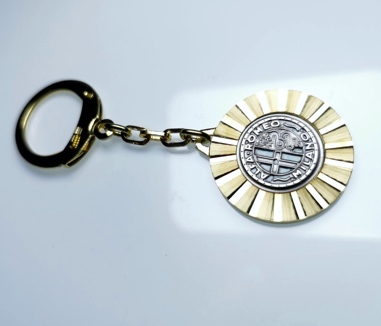 HR Autocomfort Schlüsselanhänger ALFA ROMEO MILAN Metall Anhänger orig. 196 günstig online kaufen