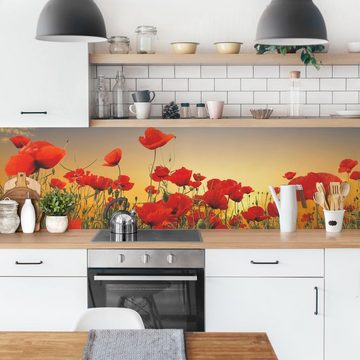 Bilderdepot24 Küchenrückwand rot dekor Blumen Mohnblumenfeld Sonnenuntergang Wandverkleidung Küche, (1-tlg., Nischenrückwand - für Fliesenspiegel ohne Bohren - matt), Spritzschutz Rückwand Küche Herd - Folie selbstklebend versch. Größen