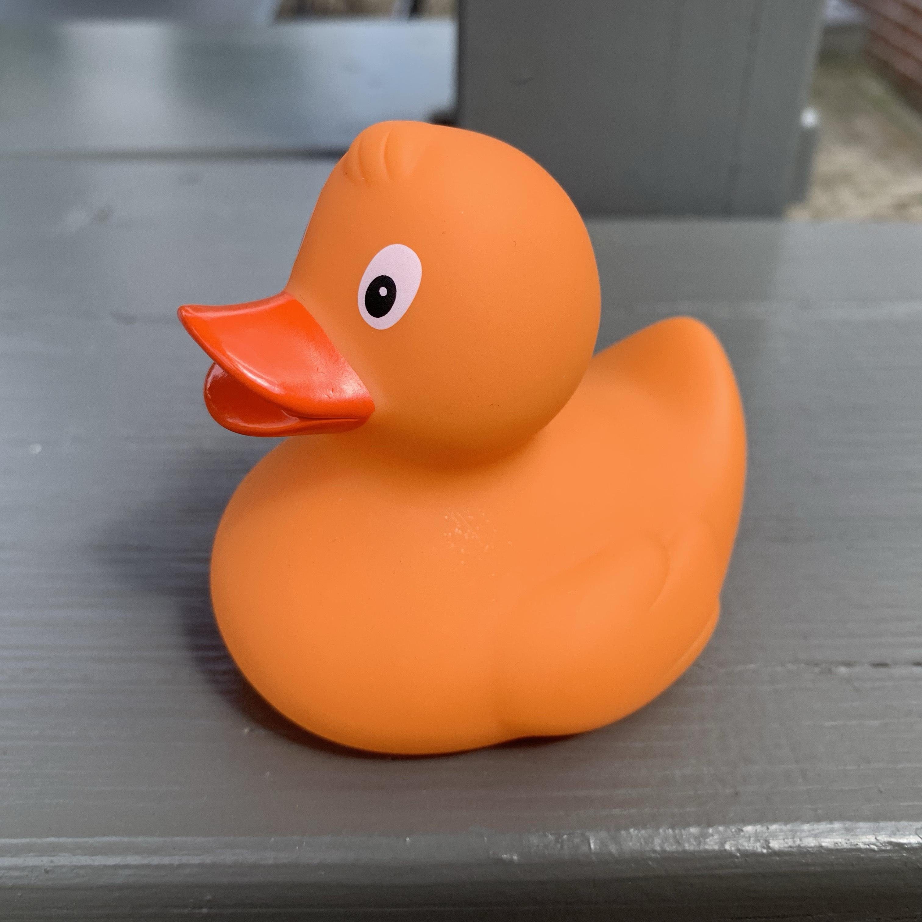 Duckshop Badespielzeug Quietscheente mit Magic orange - Duck UV-Farbwechsel gelb zu