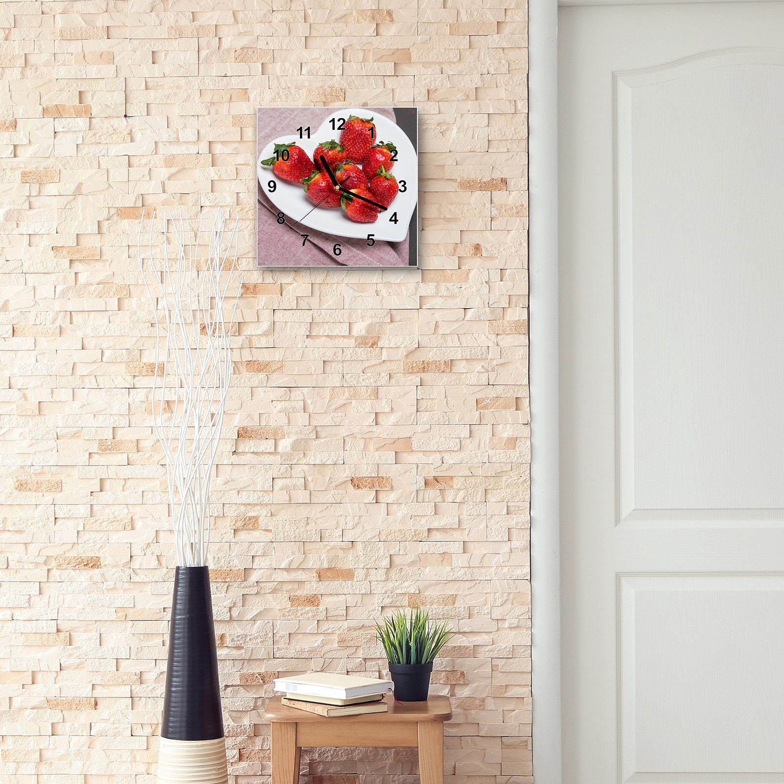 Wanduhr Herzteller Größe mit Erdbeeren cm x 30 Motiv Primedeco 30 Wanduhr Glasuhr mit Wandkunst