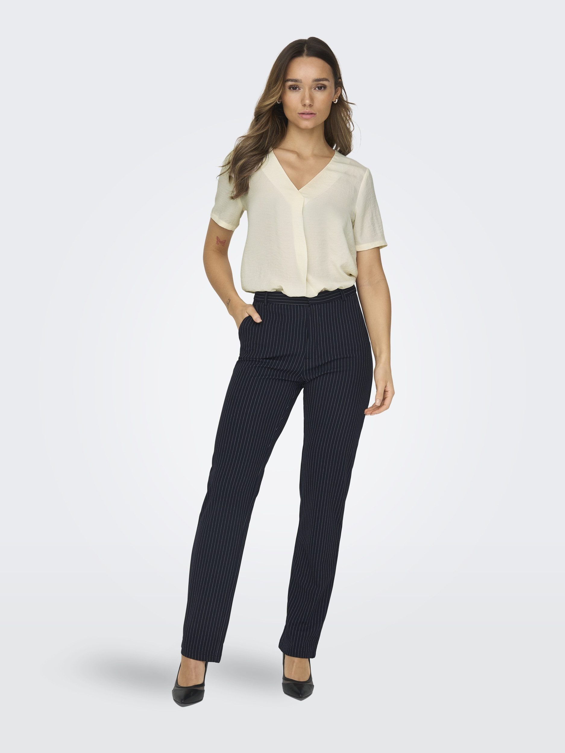 pieces Kurzarmbluse JDYDIVYA LIFE S/S V-NECK TOP WVN DI günstig online kaufen