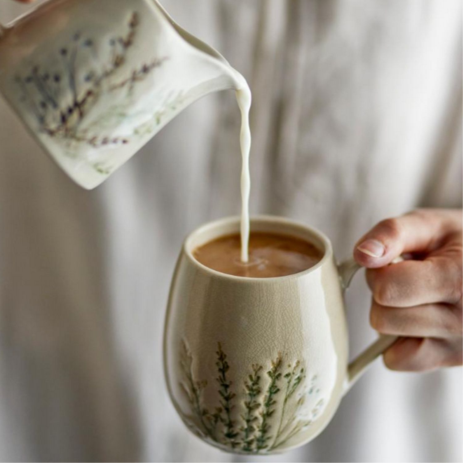 Bloomingville Tasse Bea, Steingut, Höhe: 10cm, Farbe: Naturfarben, Motiv: Zweige