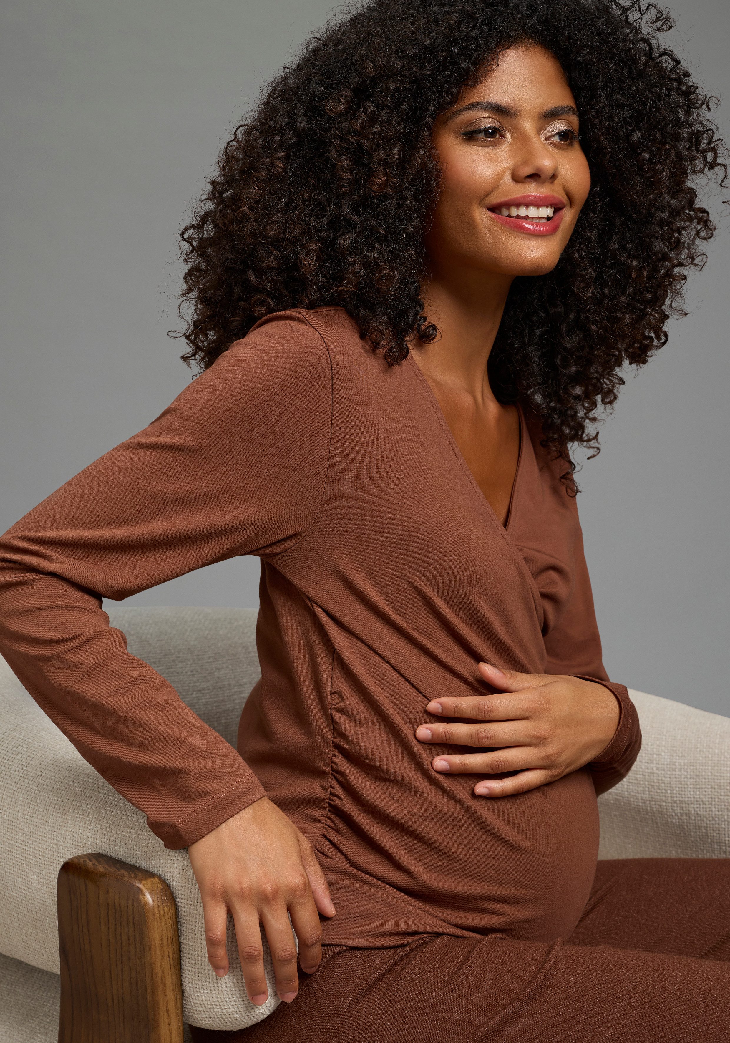 Neun Monate Umstandsshirt Stillshirt mit praktischem Ausschnitt Umstands-Shirt für Schwangerschaft und Stillzeit