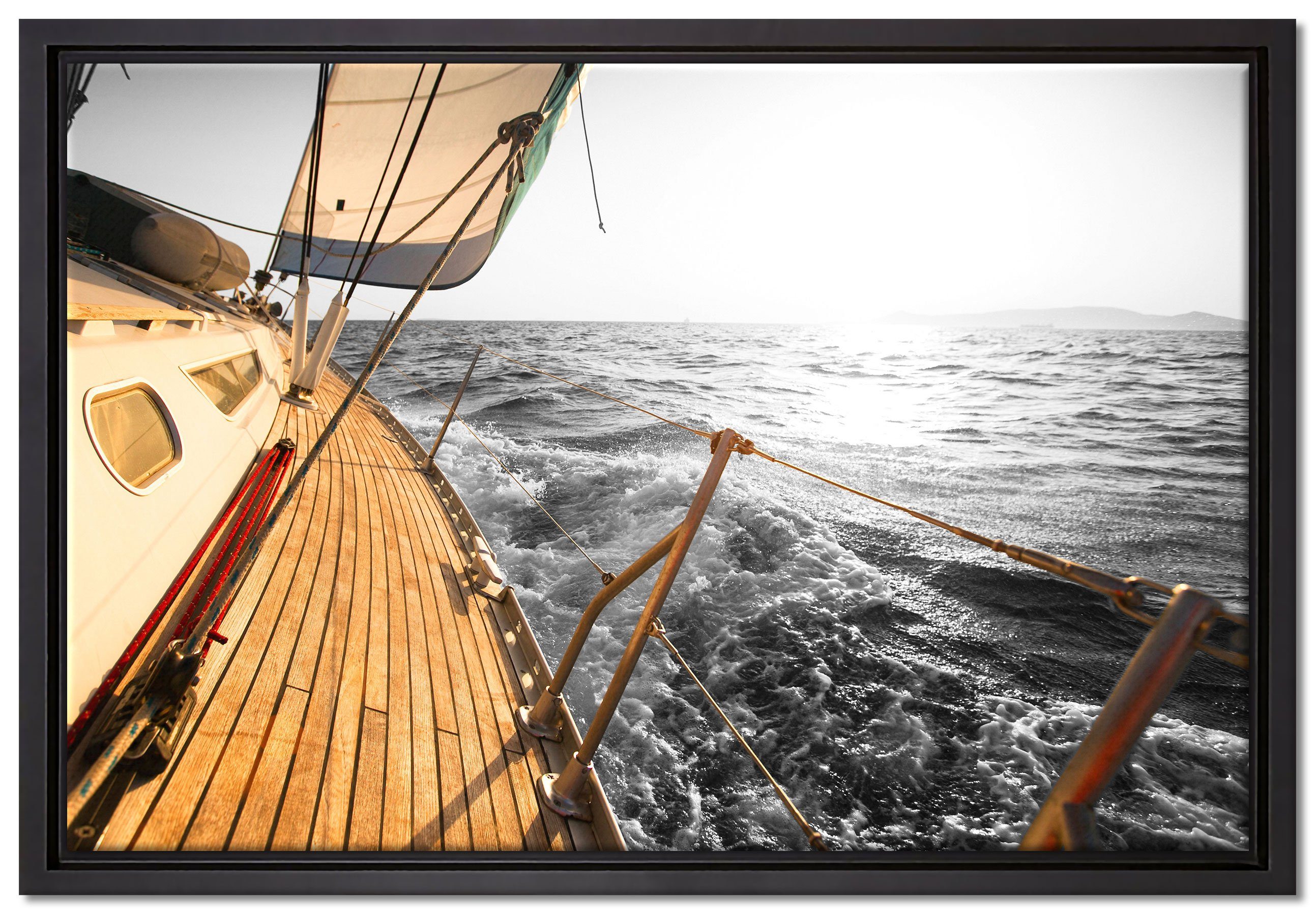 Pixxprint Leinwandbild schief liegendes Segelboot, Wanddekoration (1 St), Leinwandbild fertig bespannt, in einem Schattenfugen-Bilderrahmen gefasst, inkl. Zackenaufhänger