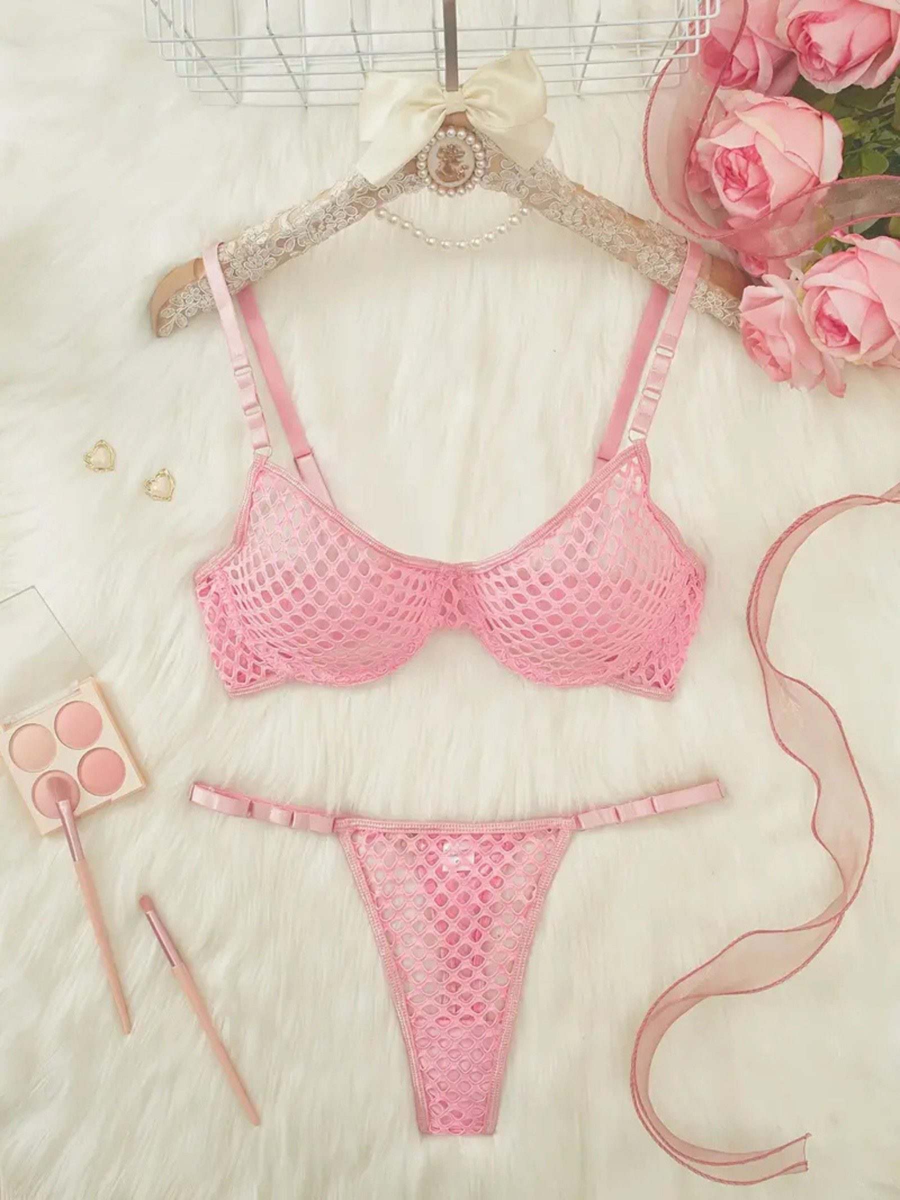 Elegant Love Set: Bügel-BH Dessous-Set aus Netzstoff – Sexy Unterwäsche Set für Damen (Set, 2-tlg., mit Tanga) Reizwäsche Set aus Netz – Elegante Lingerie für besondere Anlässe