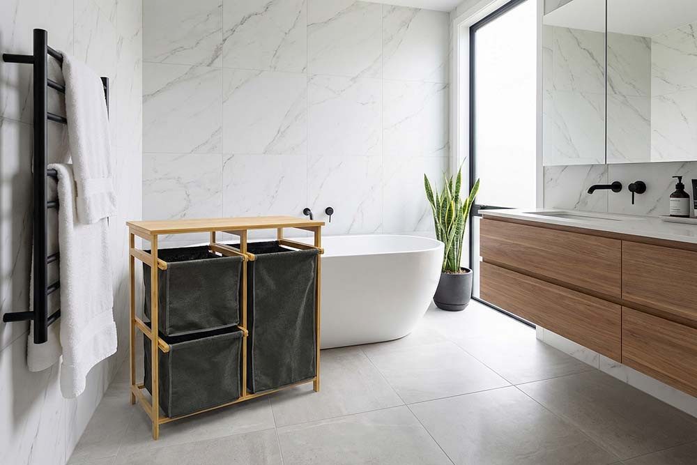 riess-ambiente Wäschekorb LAGOON SPA 70cm natur/grau – Bambus-Massivholz, 3 Wäschebeutel, FSC (Einzelartikel, 1 St), Wäschesammler mit ausziehbaren Säcken – ide – Bild 5 von 5