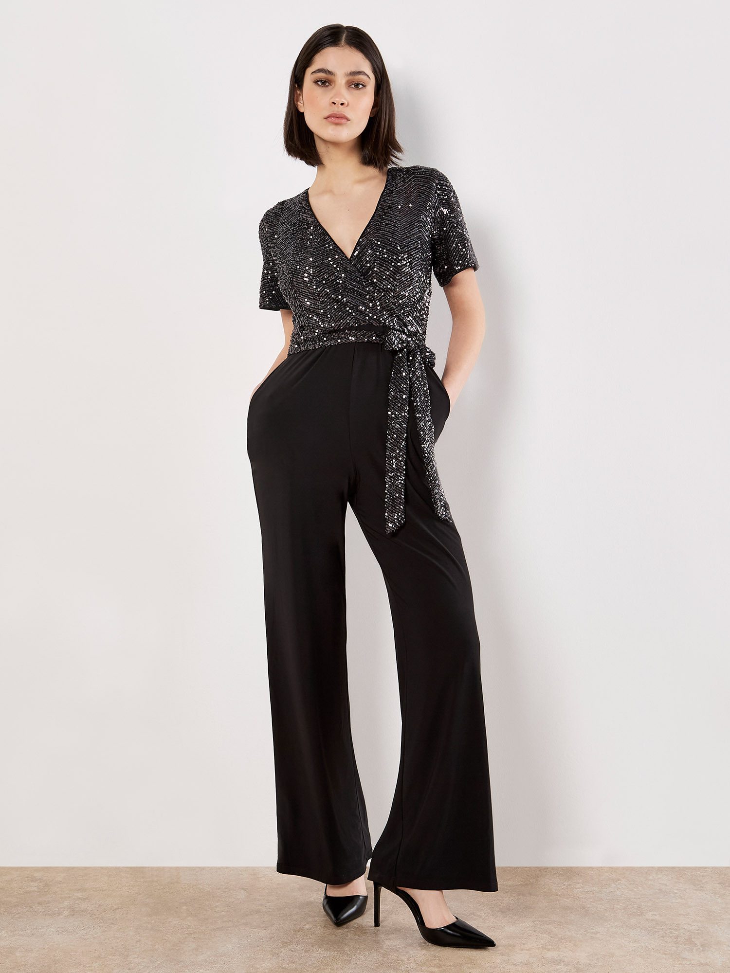 Apricot Jumpsuit Party-Jumpsuit in Wickeloptik günstig online kaufen