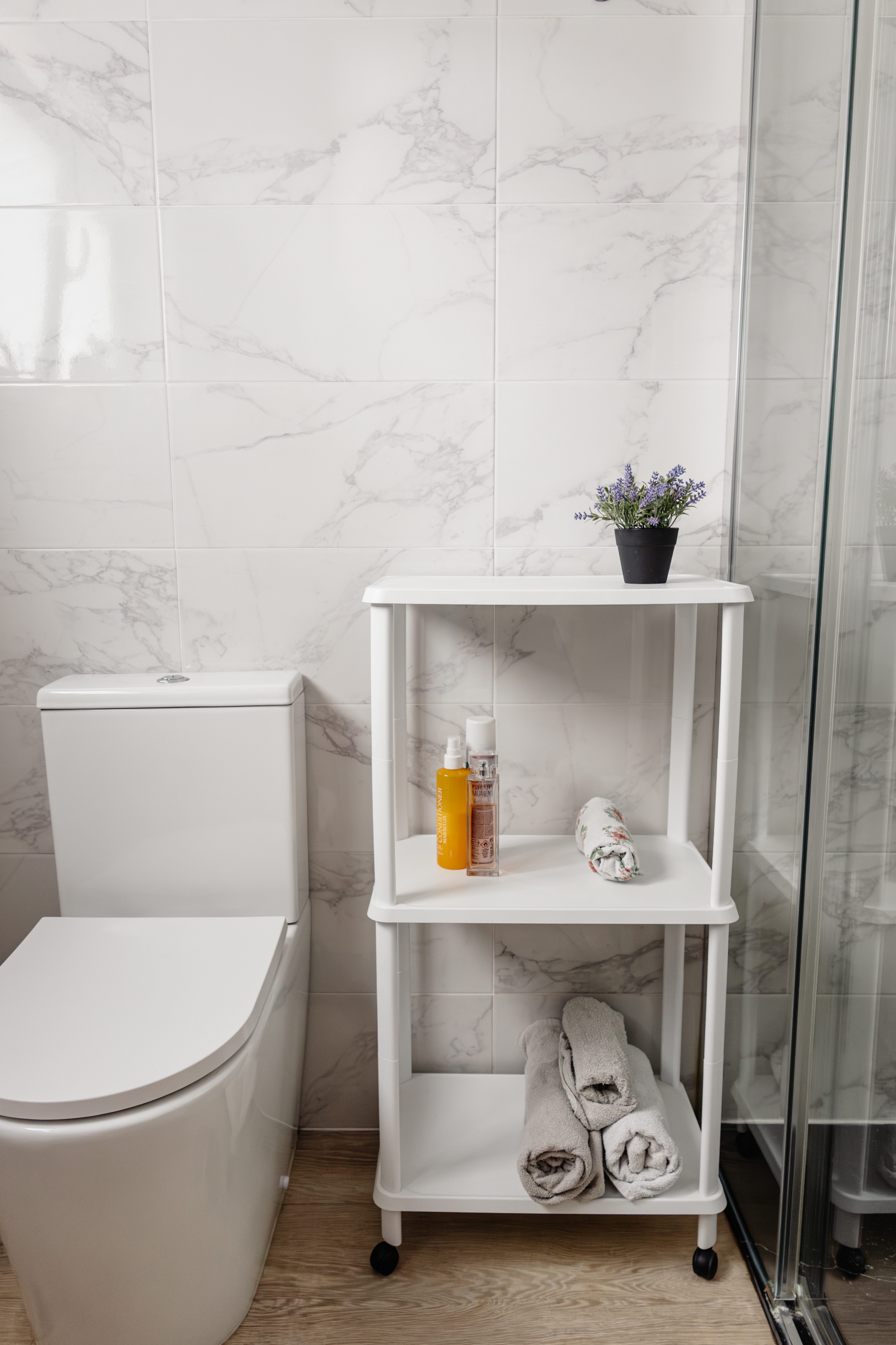 Bischof Badregal Amico II, Stabil, mobil, agil und zu 100% aus recycletem Material.